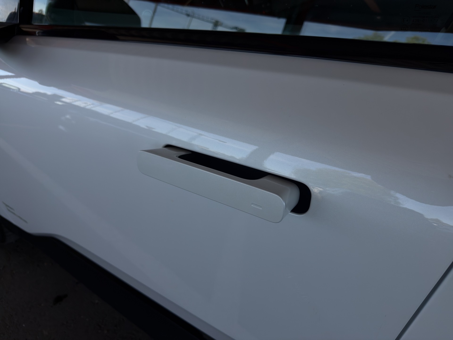POLESTAR 4 Long Range Dual Motor Plus Pilot - 32