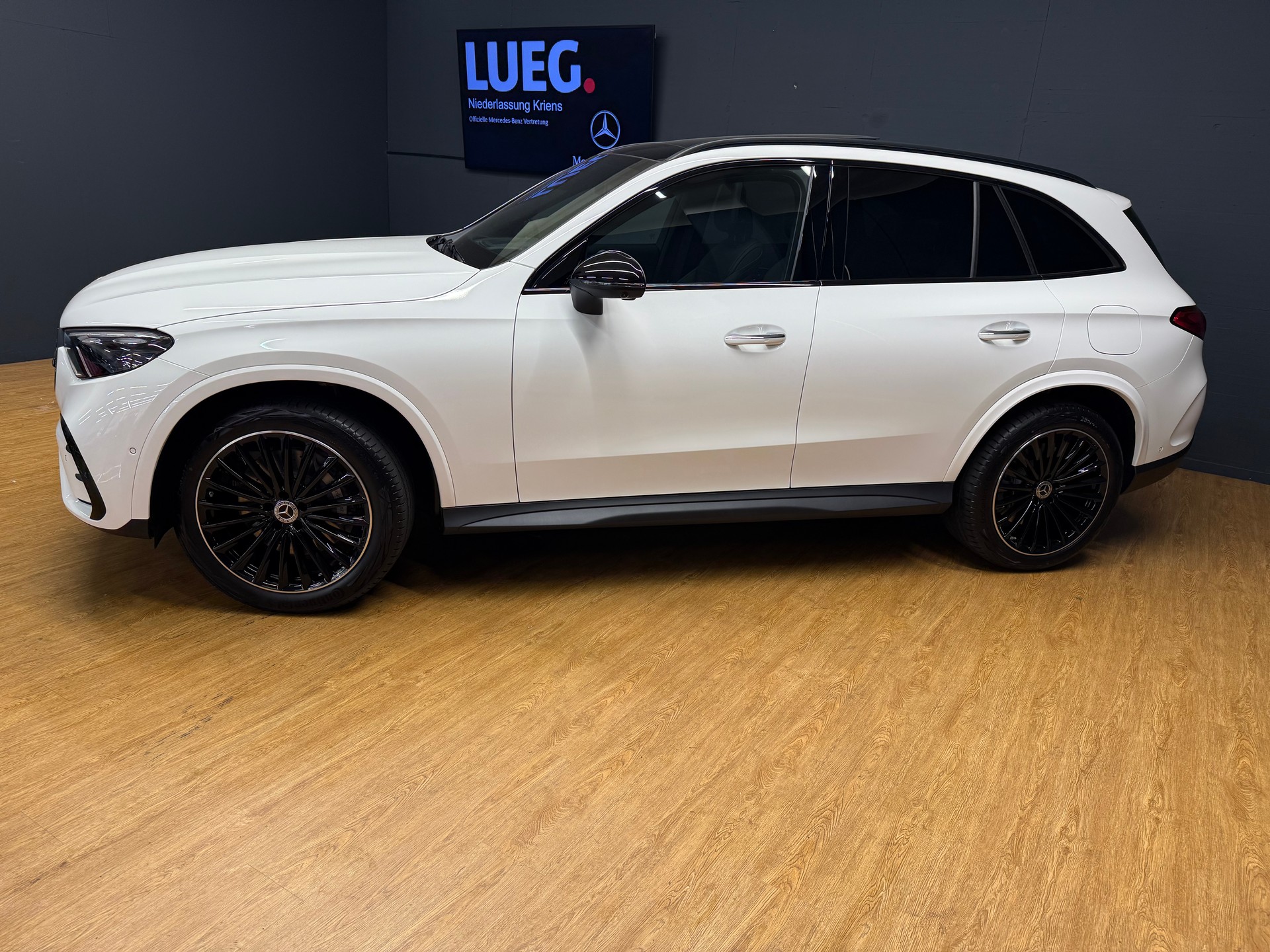 MERCEDES-BENZ GLC 400 e 4M - AMG / DISTRONIC / 360 Grad Kamera / Hinterachslenkung - 4