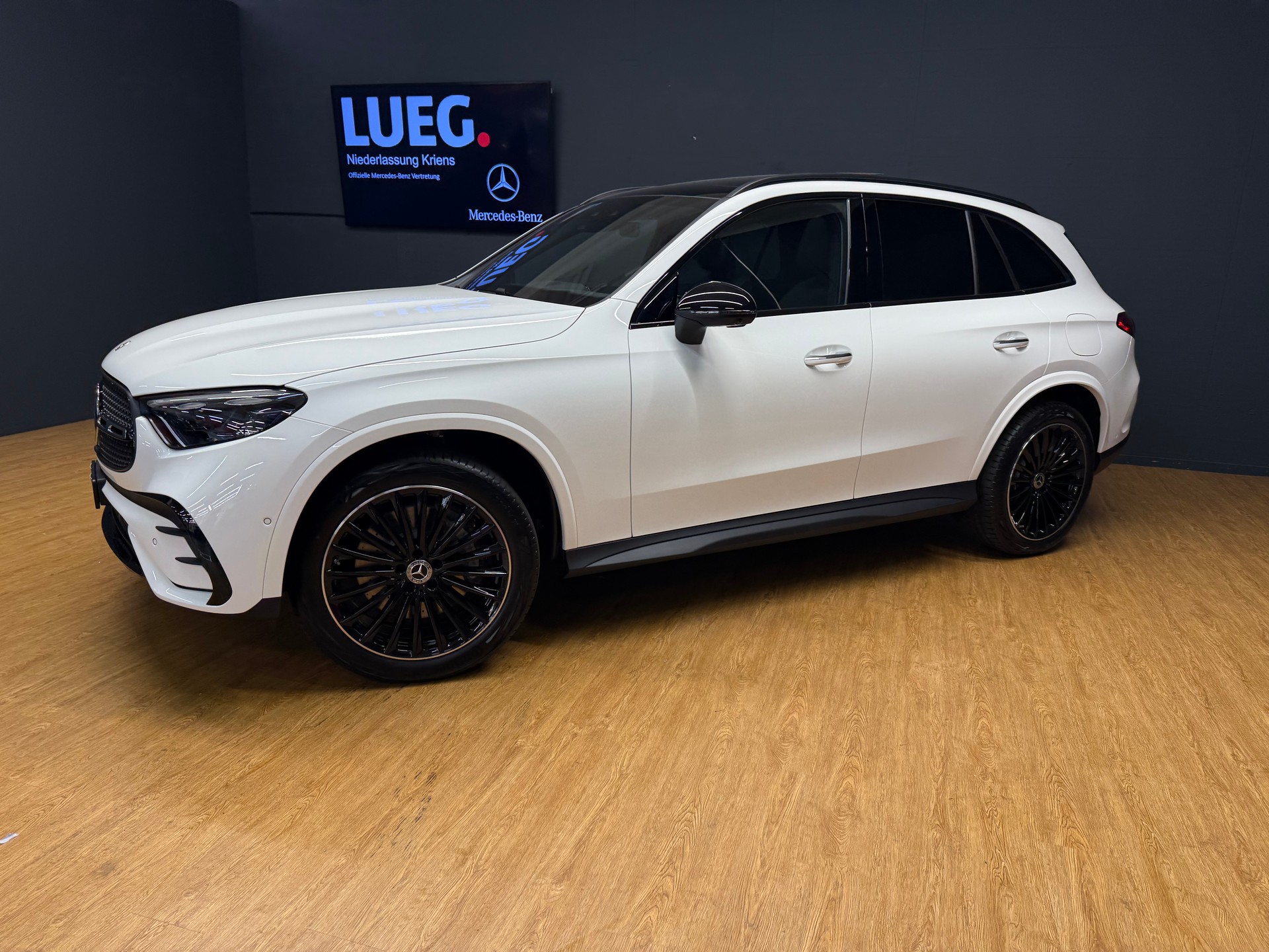MERCEDES-BENZ GLC 400 e 4M - AMG / DISTRONIC / 360 Grad Kamera / Hinterachslenkung - 3