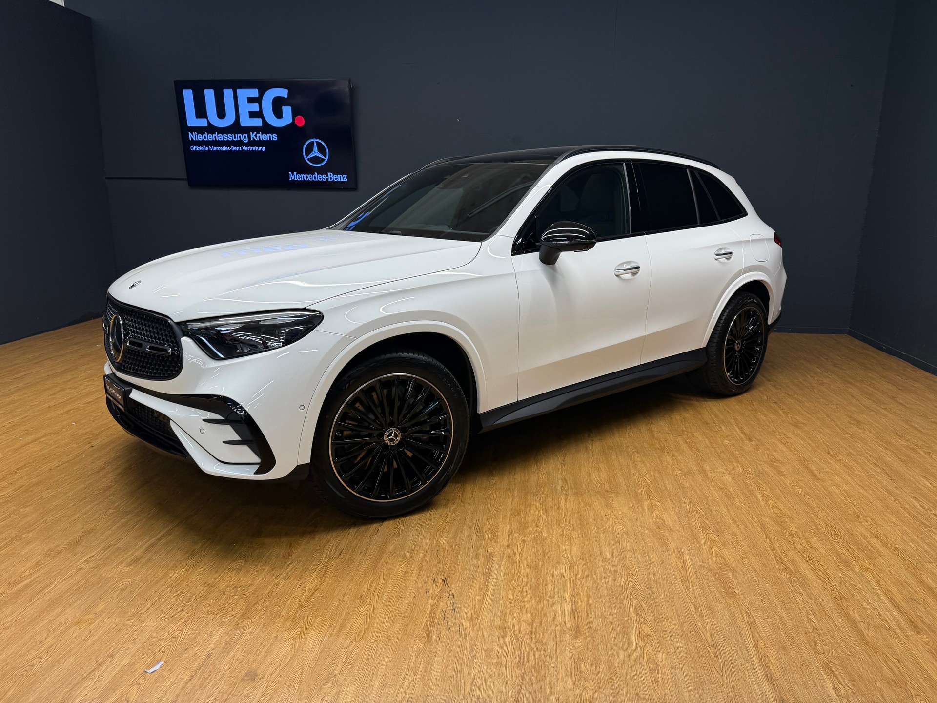 MERCEDES-BENZ GLC 400 e 4M - AMG / DISTRONIC / 360 Grad Kamera / Hinterachslenkung - 2