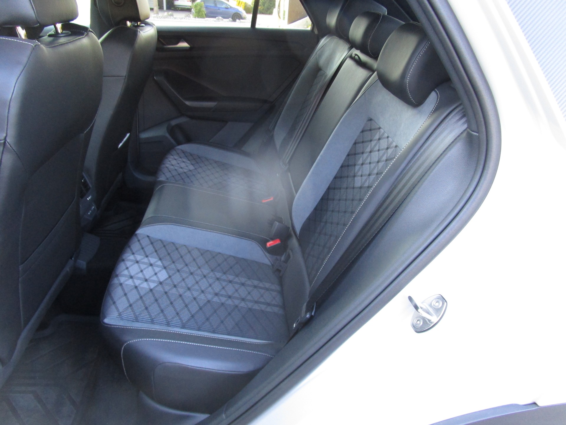 VW T-Roc 1.5 TSI EVO R-Line DSG - 10