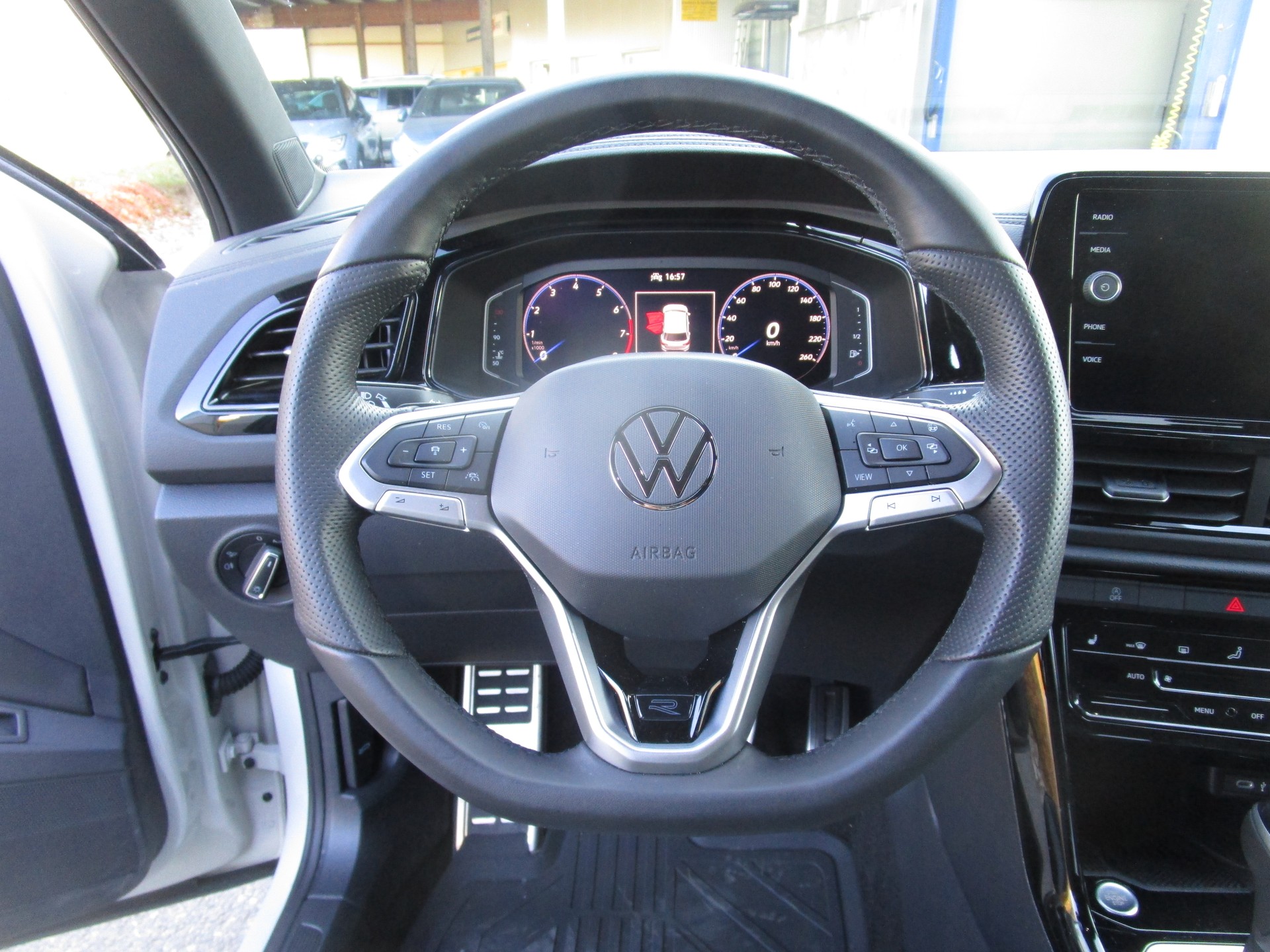 VW T-Roc 1.5 TSI EVO R-Line DSG - 11