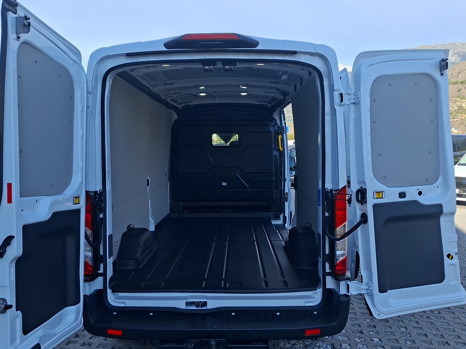 FORD Transit 350 L3 Trend 2.0 TDCi 130 4WD - 6
