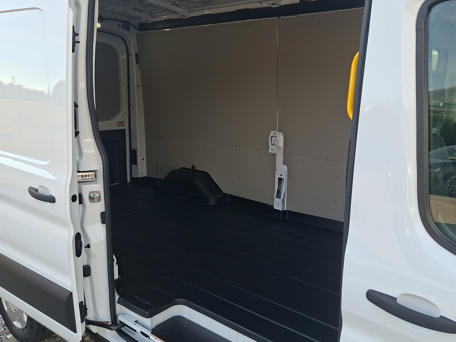 FORD Transit 350 L3 Trend 2.0 TDCi 130 4WD - 5