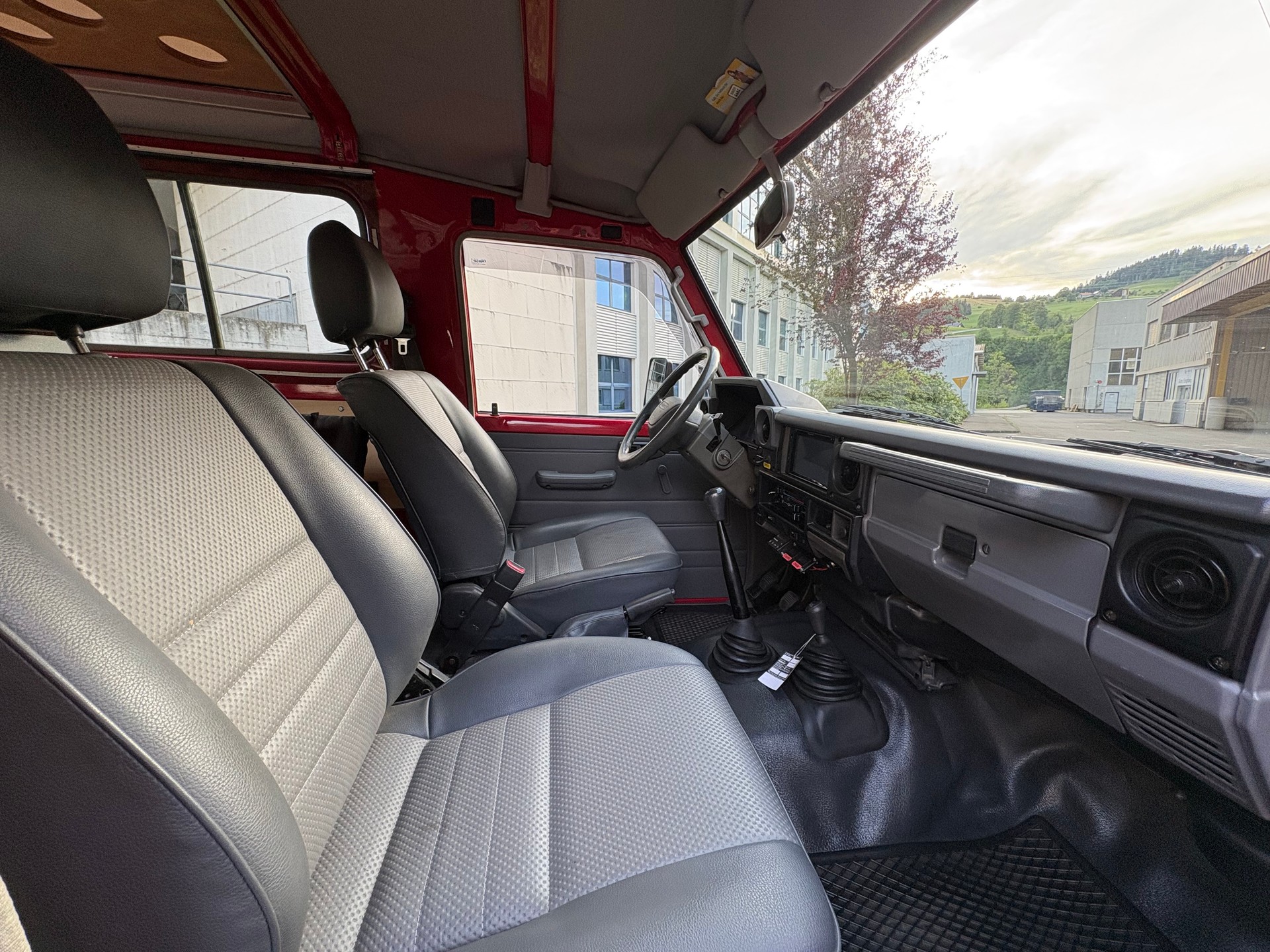 TOYOTA Land Cruiser 400 Hdt Long 4.2D - 10