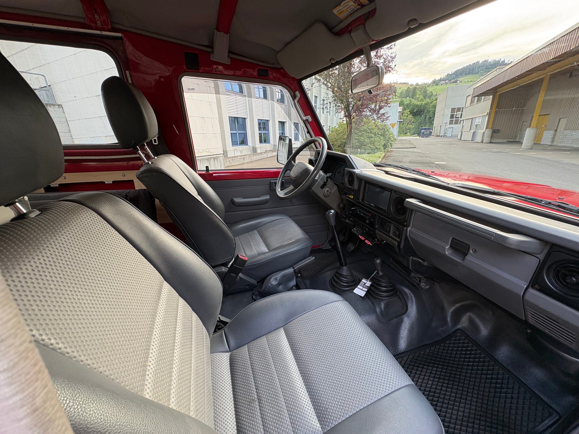 TOYOTA Land Cruiser 400 Hdt Long 4.2D - 11