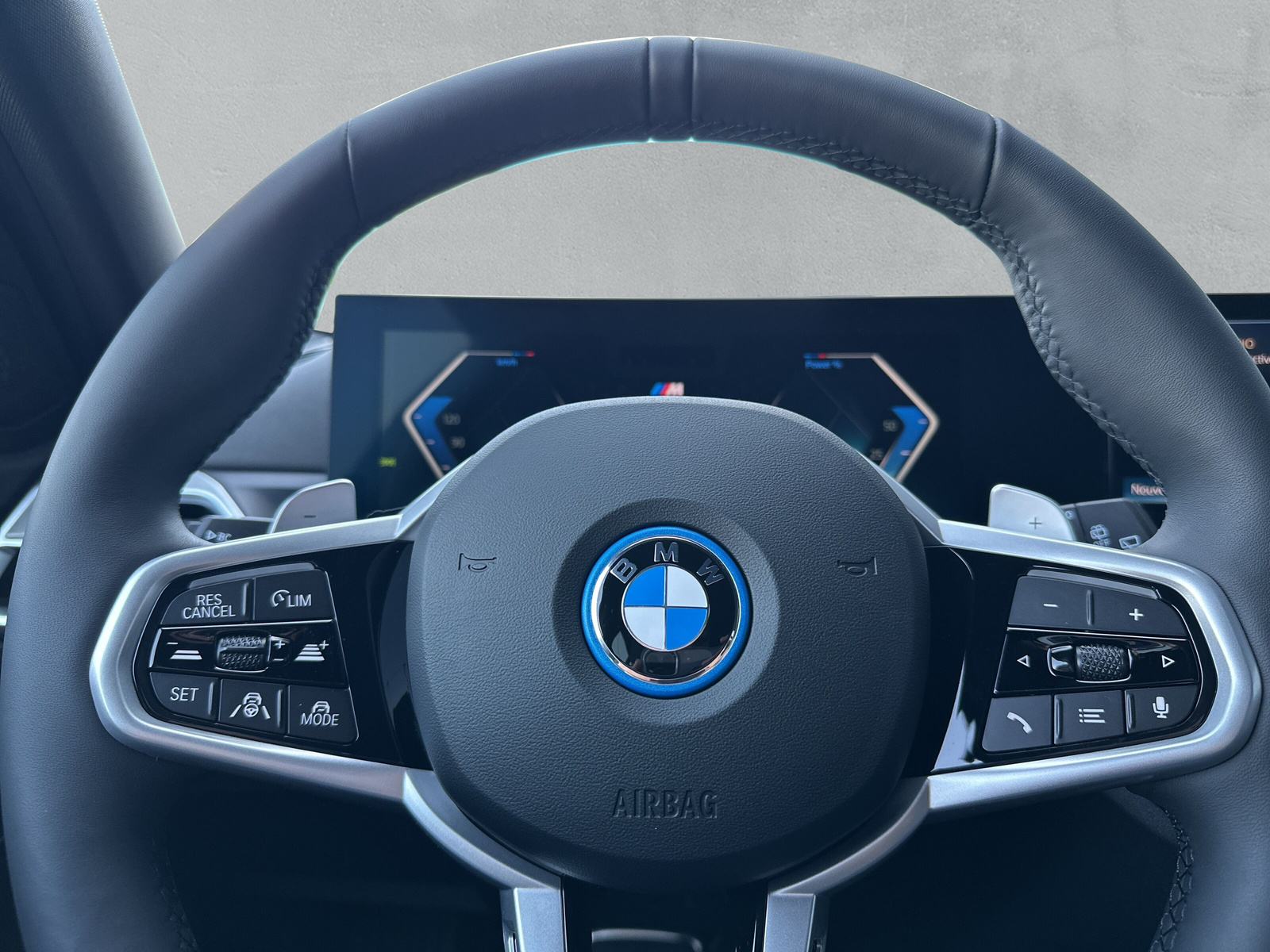 BMW 330e x DriveTouring Steptronic M Sport **Action de leasing à 0.9%** - 18