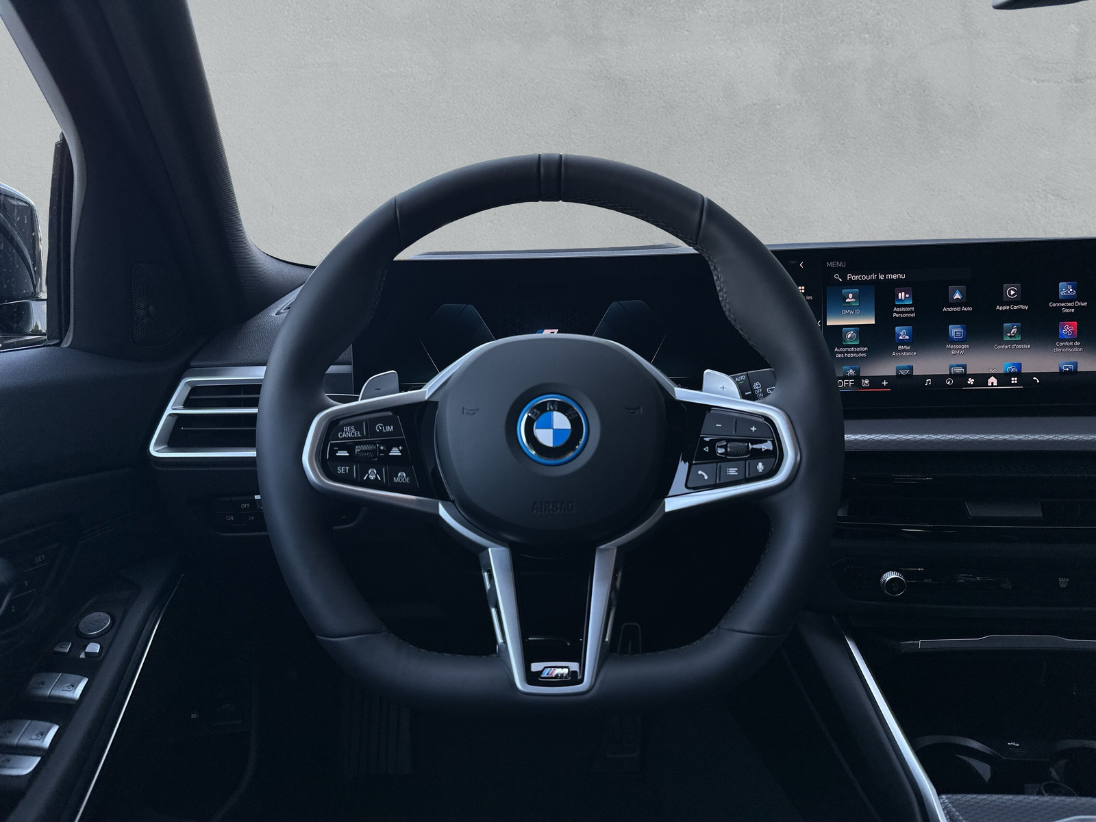 BMW 330e x DriveTouring Steptronic M Sport **Action de leasing à 0.9%** - 16