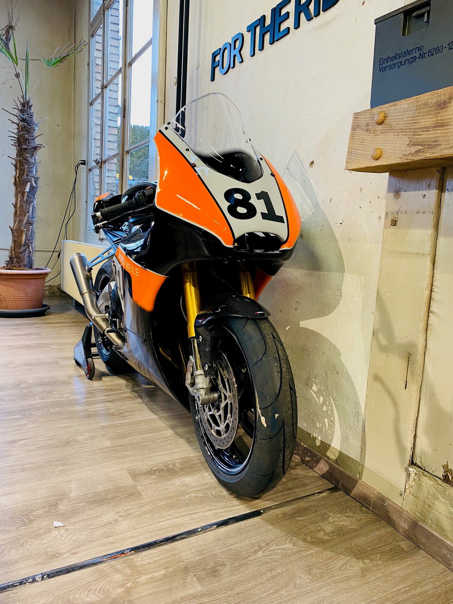 TRIUMPH 765 Moto 2 - 1