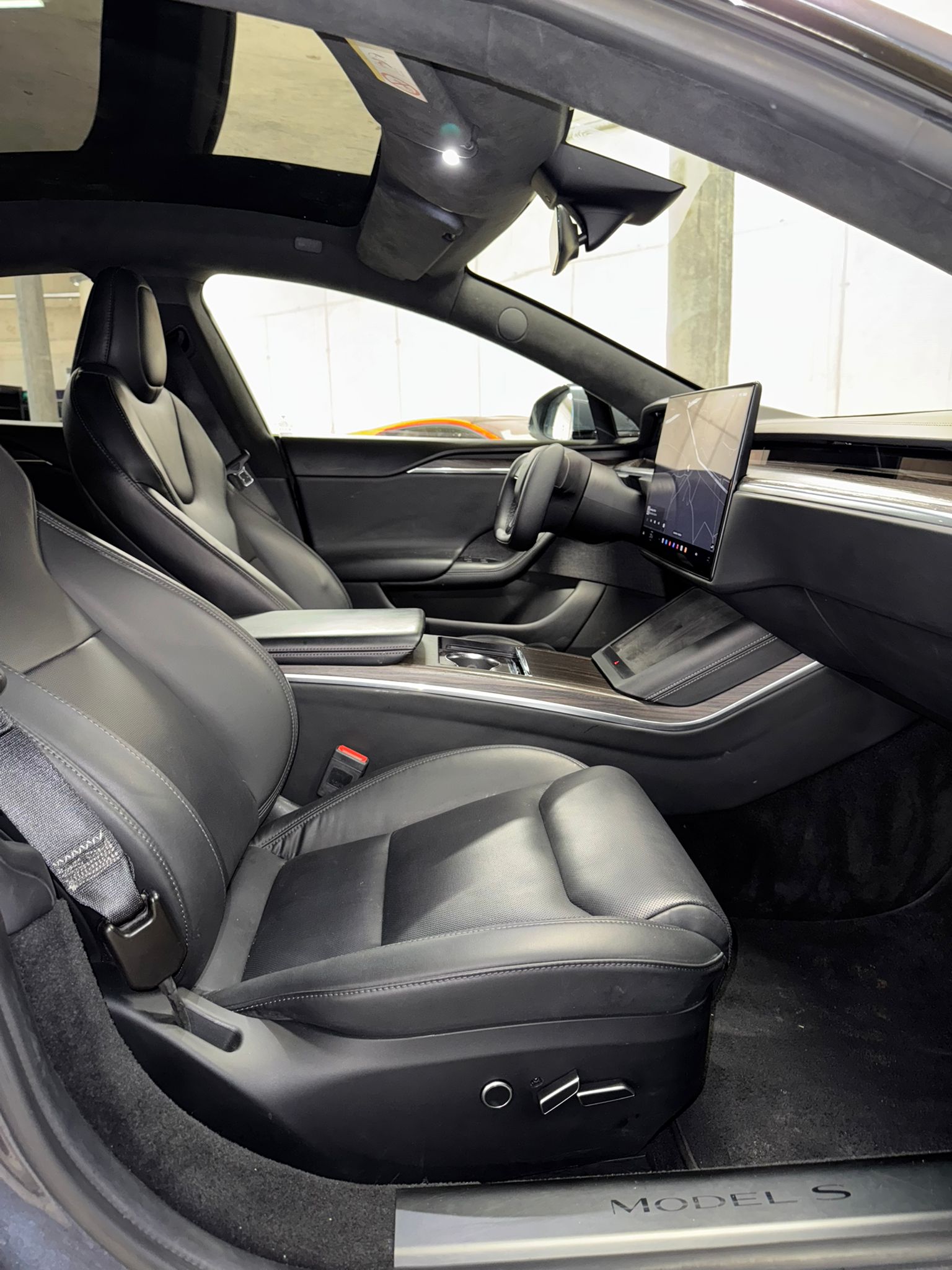 TESLA Model S - 11
