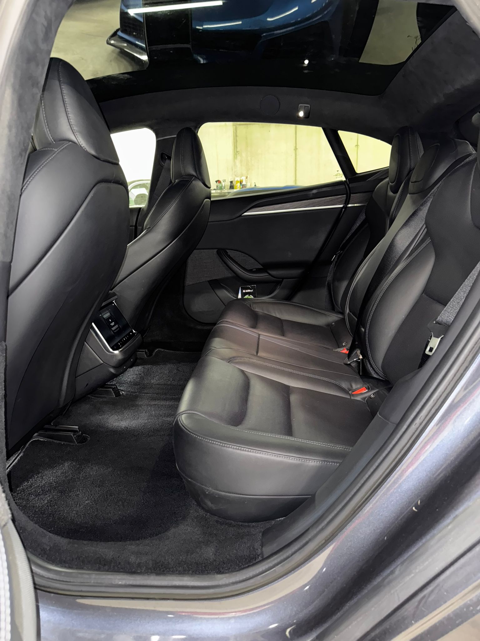 TESLA Model S - 12