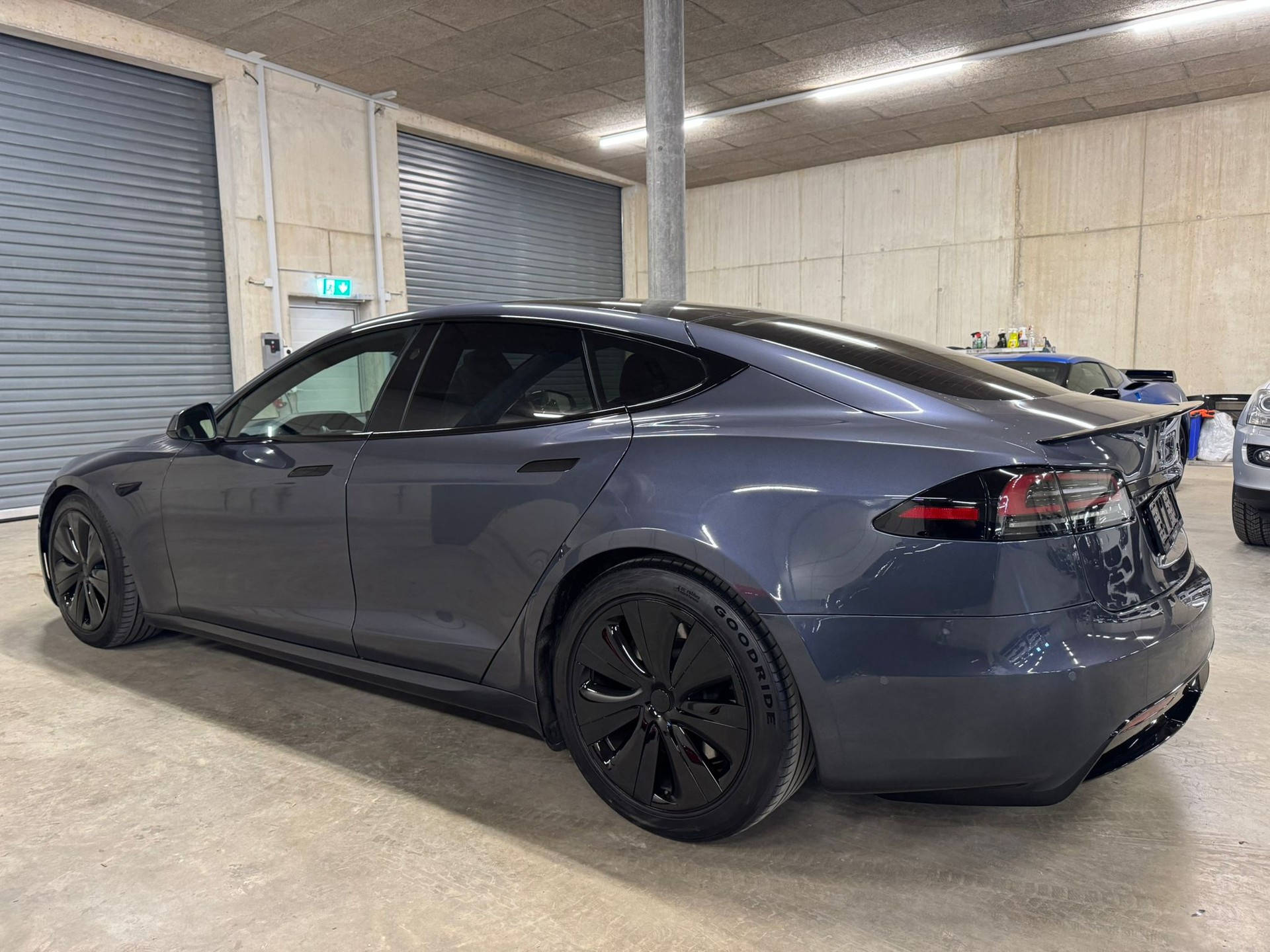 TESLA Model S - 3