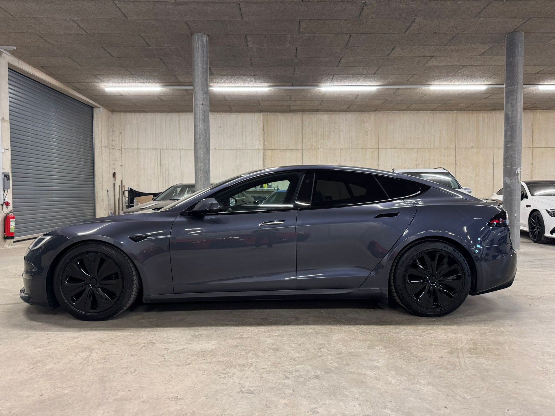 TESLA Model S - 2