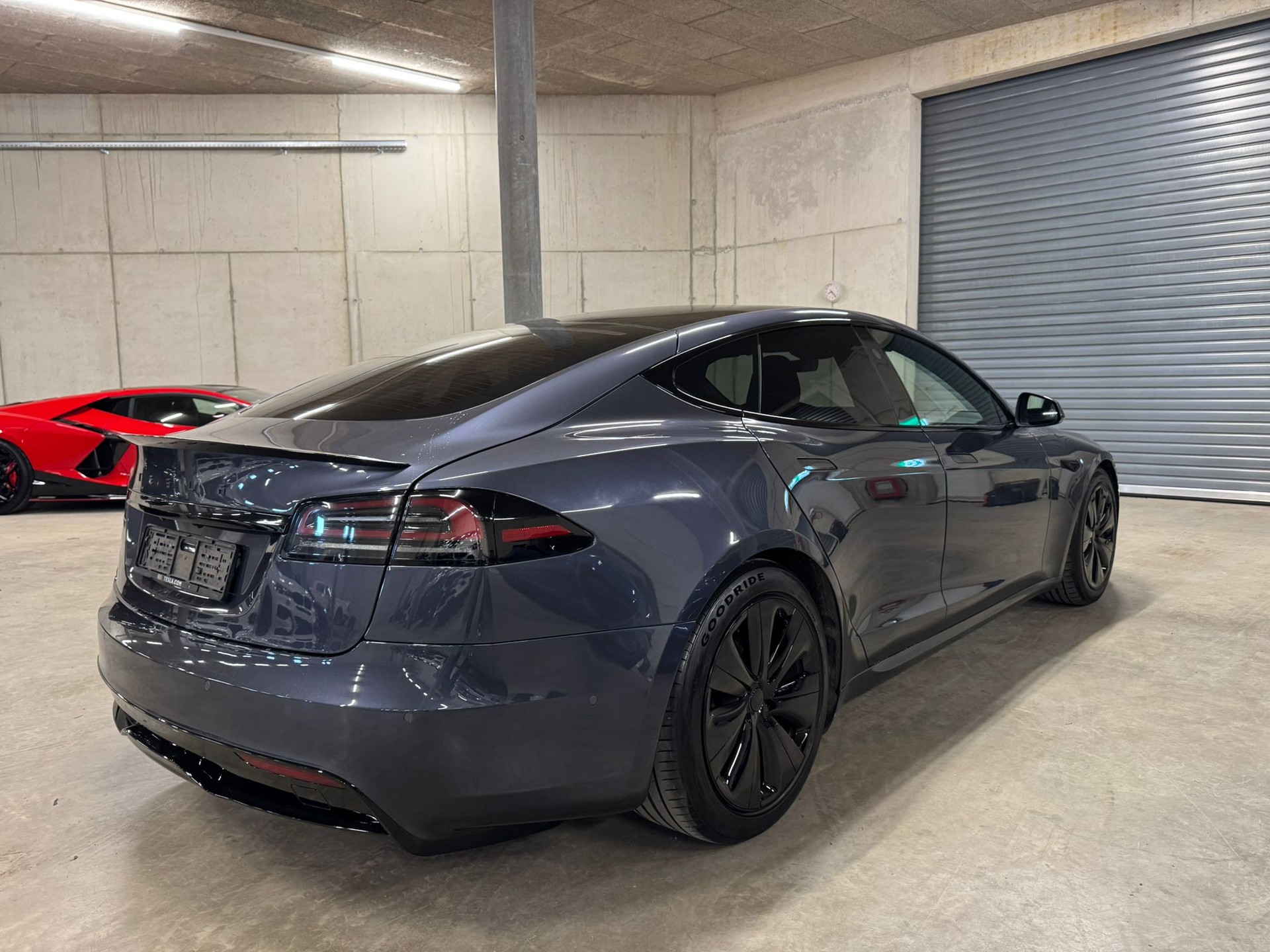 TESLA Model S - 4