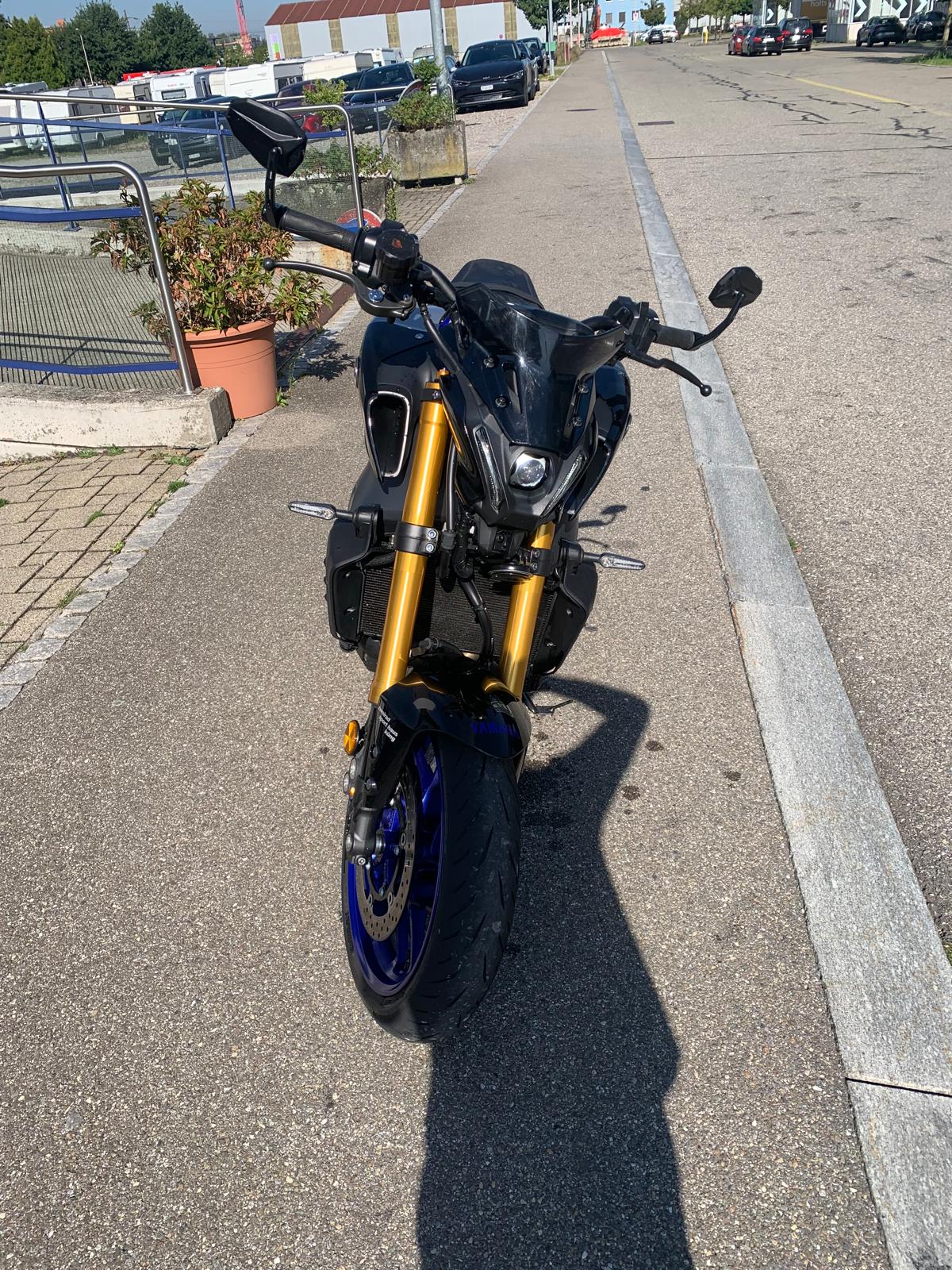 YAMAHA MT-09 SP - 4
