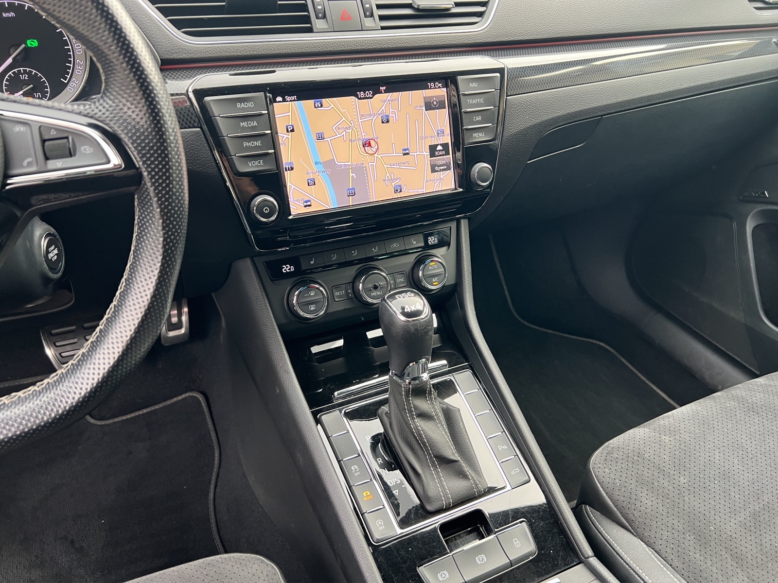 SKODA Superb Combi 2.0 TDi Sport Line 4x4 DSG - 9