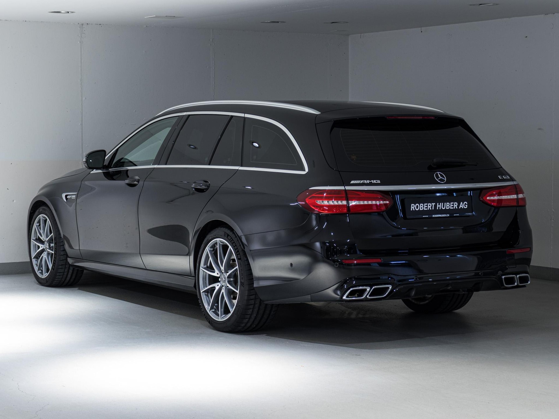 MERCEDES-BENZ E 63 AMG 4MATIC+ T-Modell - 4