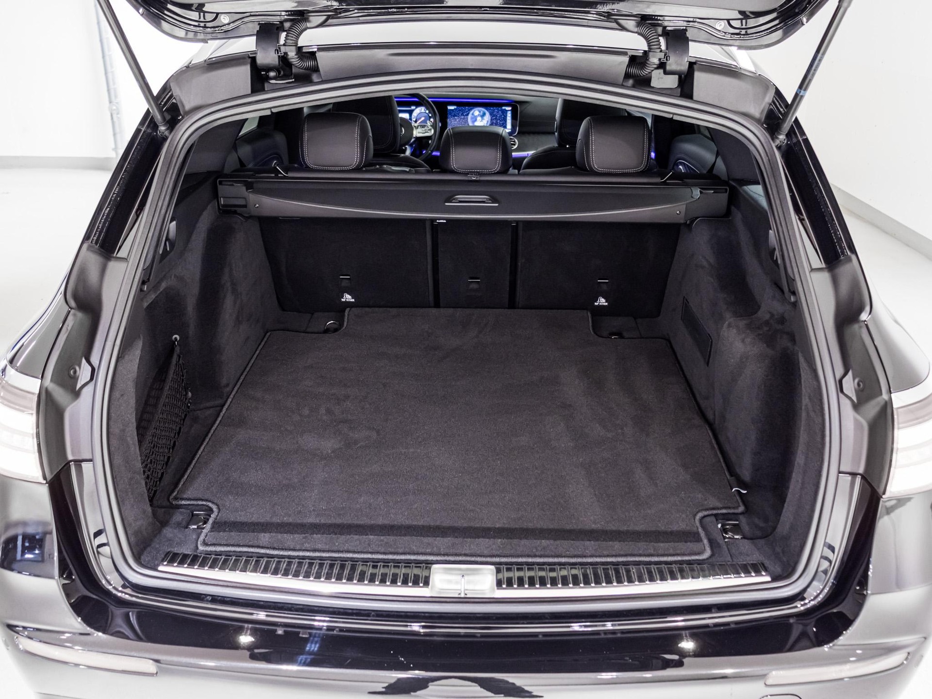 MERCEDES-BENZ E 63 AMG 4MATIC+ T-Modell - 13