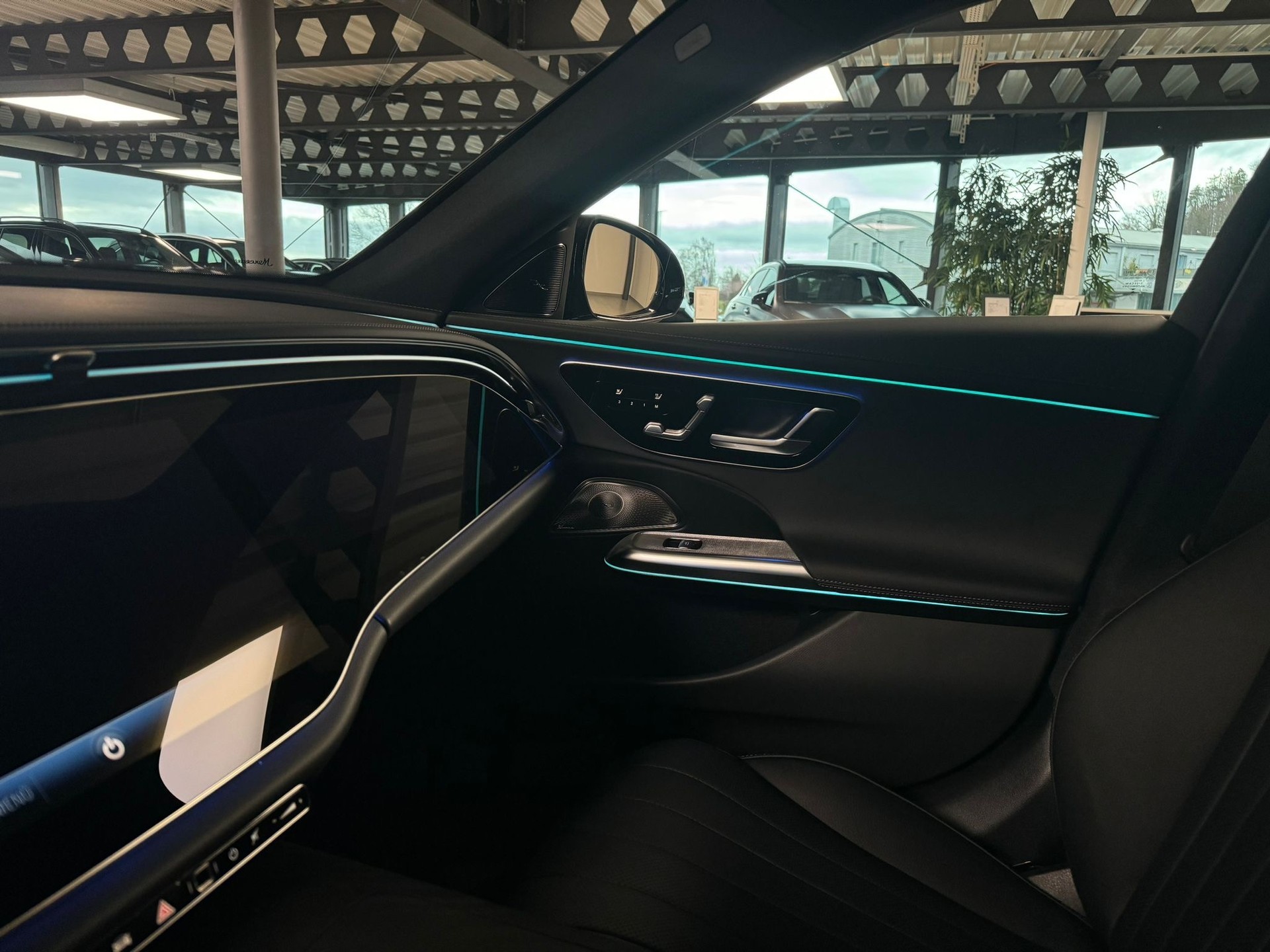 MERCEDES-BENZ E 220 d 4Matic 9G-Tronic - 12