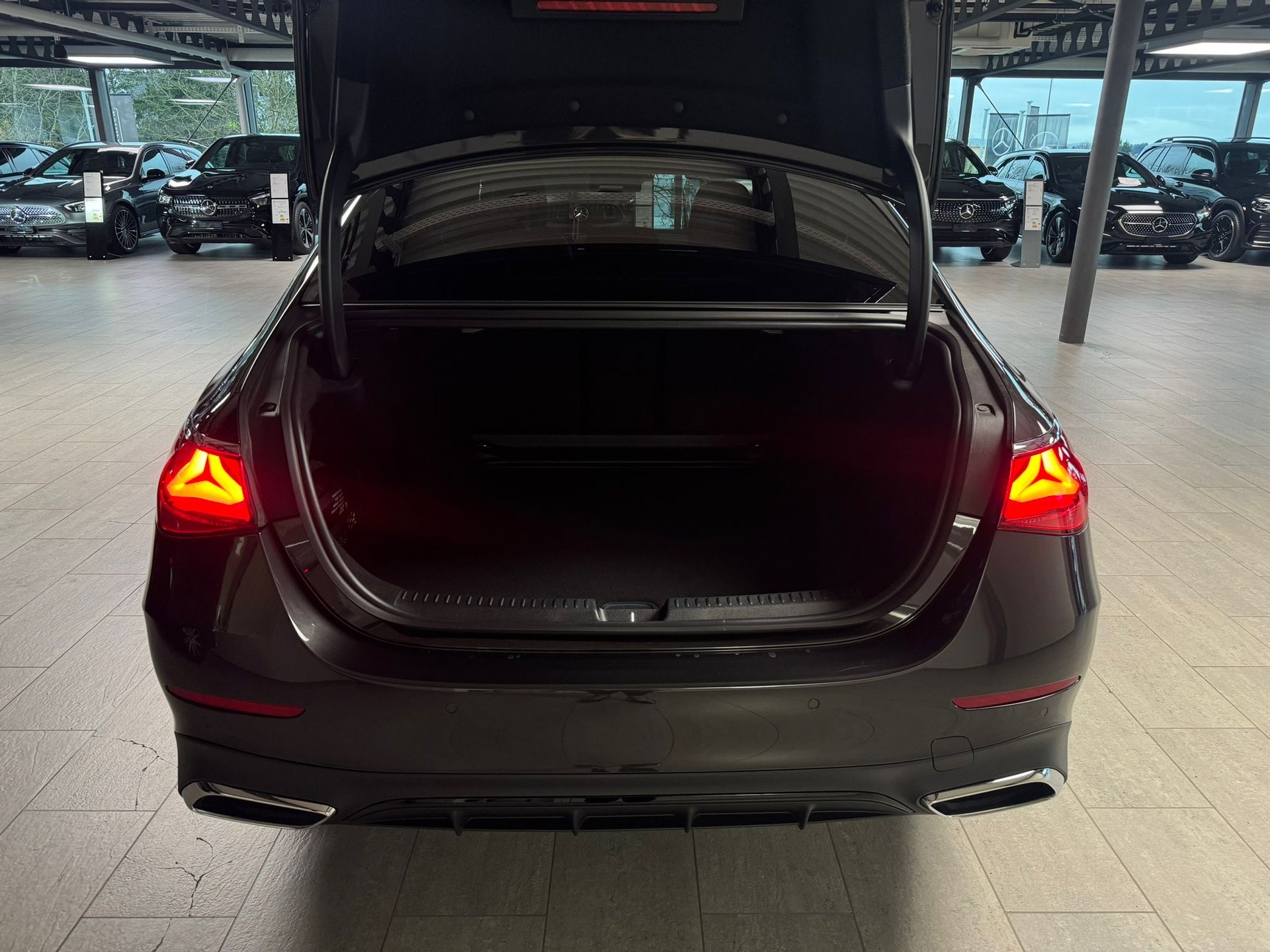 MERCEDES-BENZ E 220 d 4Matic 9G-Tronic - 6