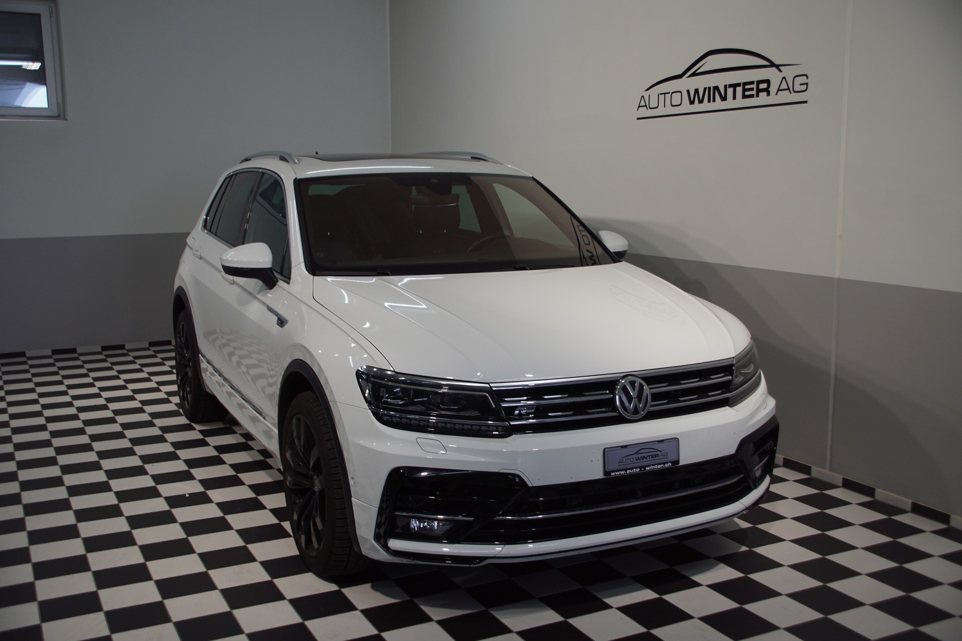 VW Tiguan 2.0TSI R-Line Highline 4Motion DSG - 3