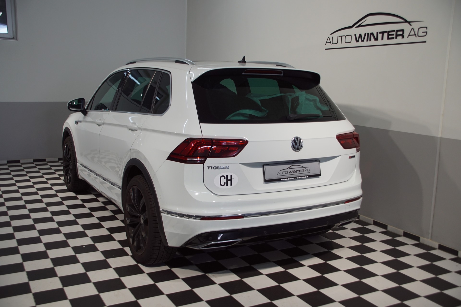 VW Tiguan 2.0TSI R-Line Highline 4Motion DSG - 8