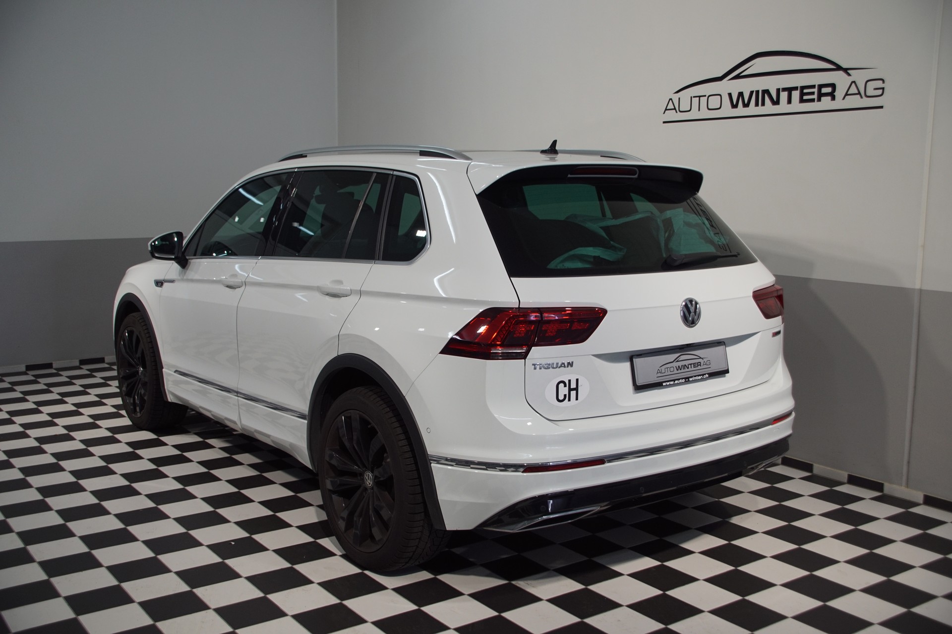 VW Tiguan 2.0TSI R-Line Highline 4Motion DSG - 6