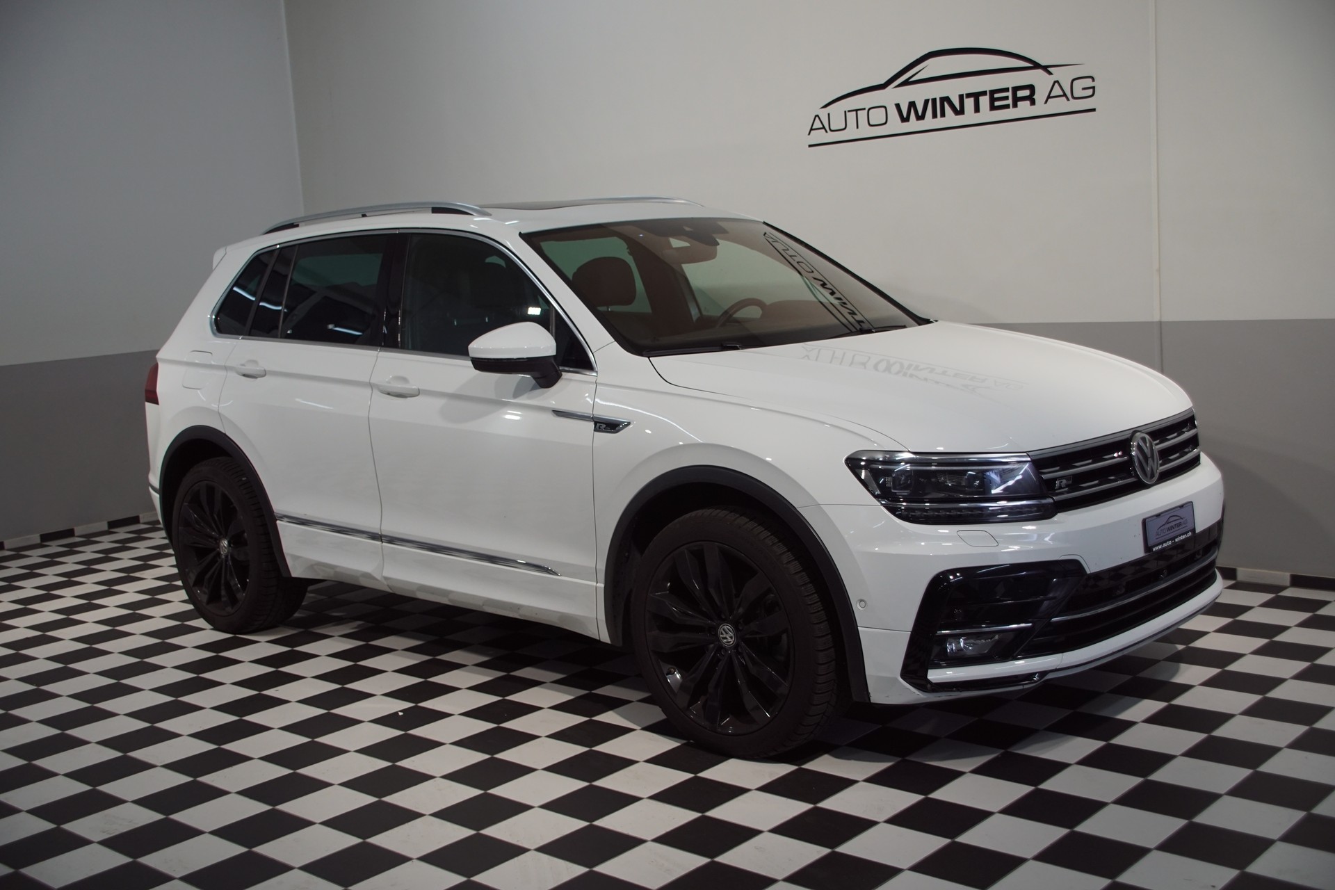 VW Tiguan 2.0TSI R-Line Highline 4Motion DSG - 2