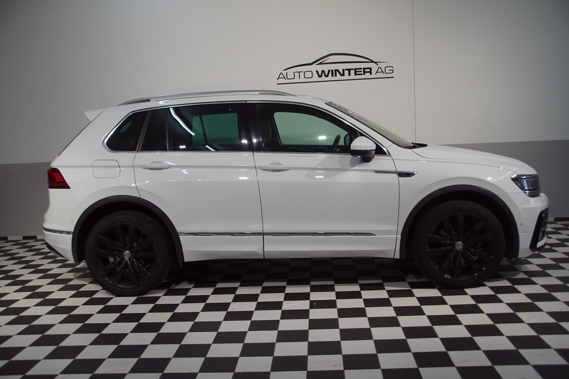 VW Tiguan 2.0TSI R-Line Highline 4Motion DSG - 5