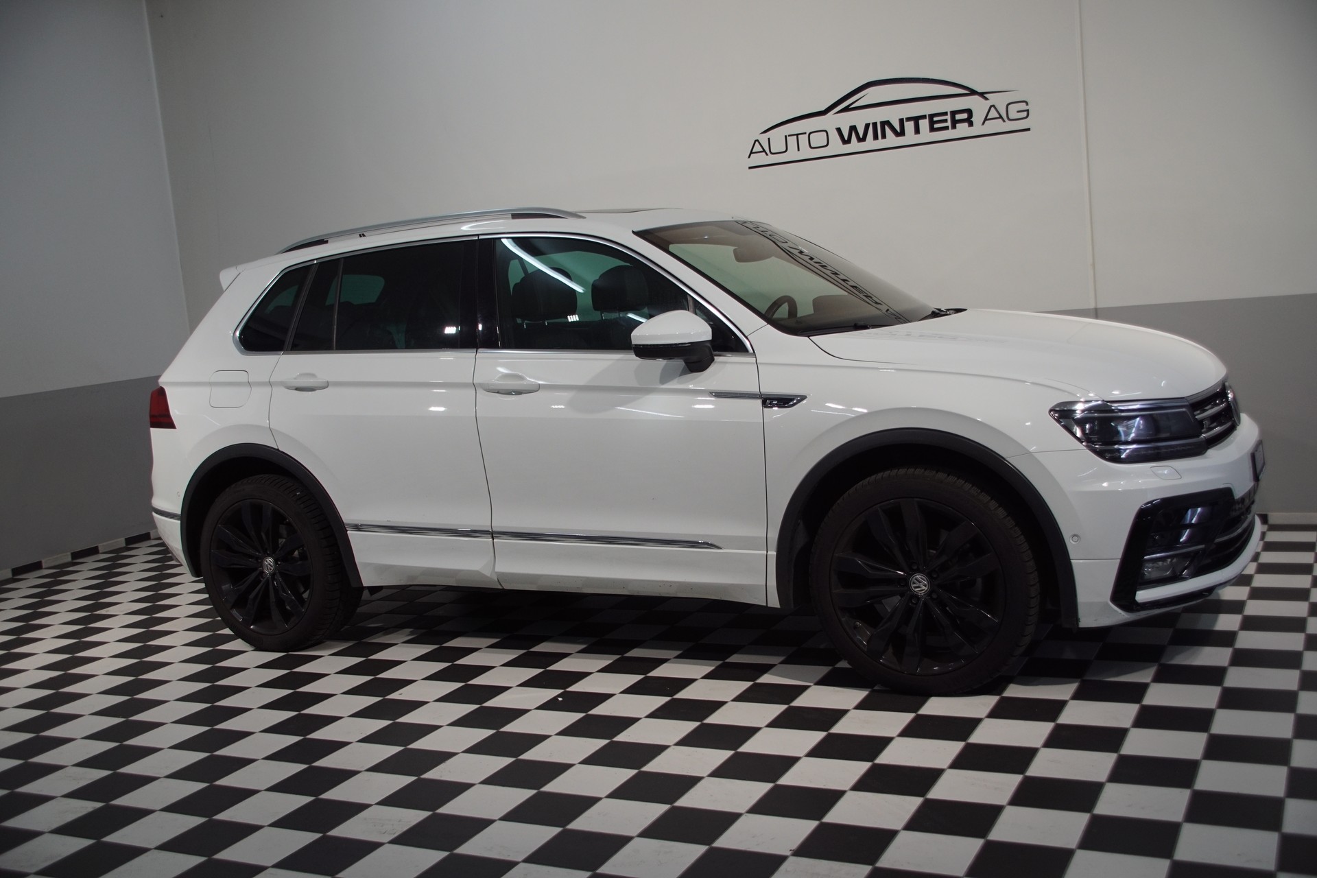 VW Tiguan 2.0TSI R-Line Highline 4Motion DSG - 4