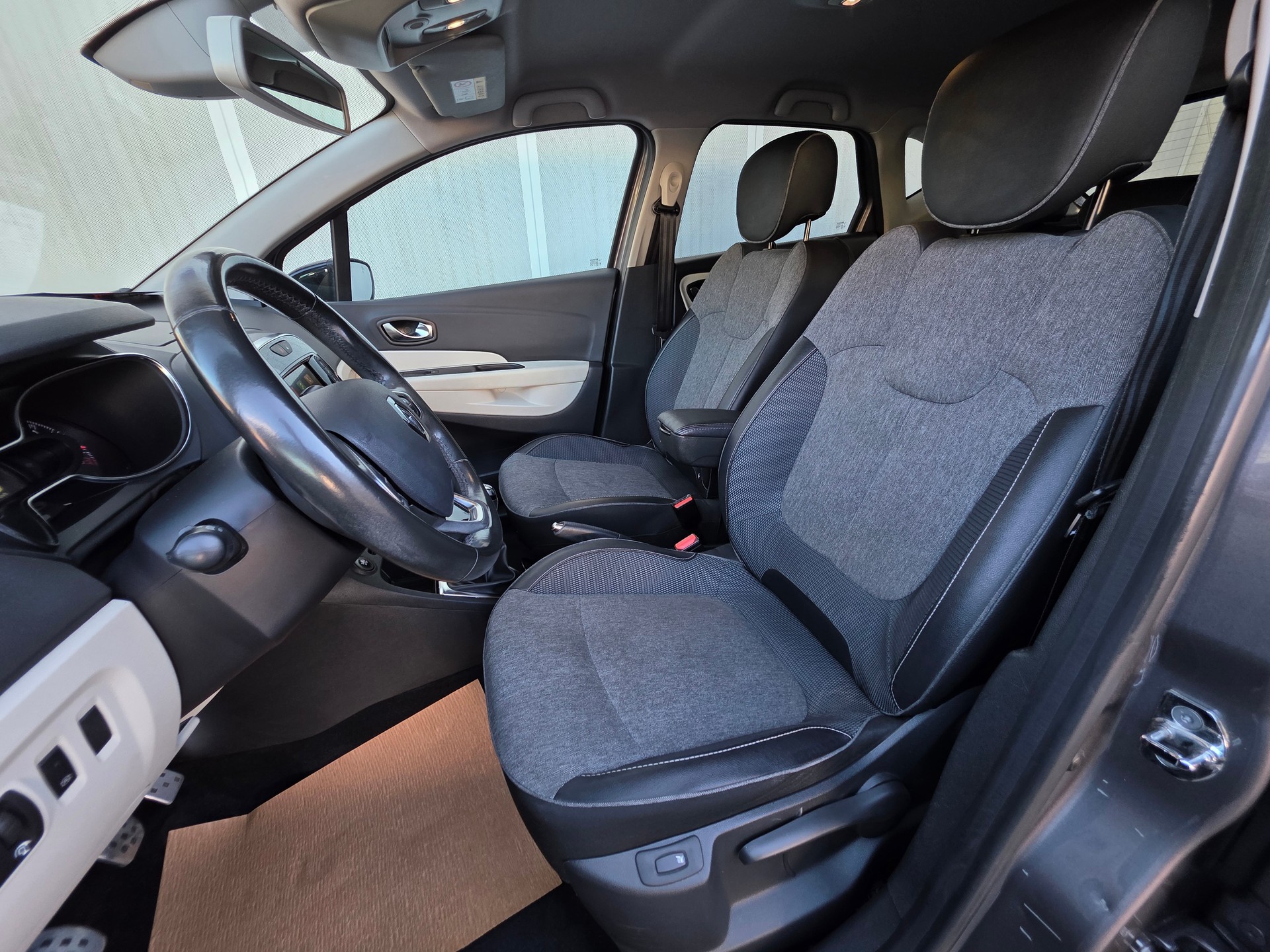 RENAULT Captur 1.5 dCi 90th Anniversary - 8