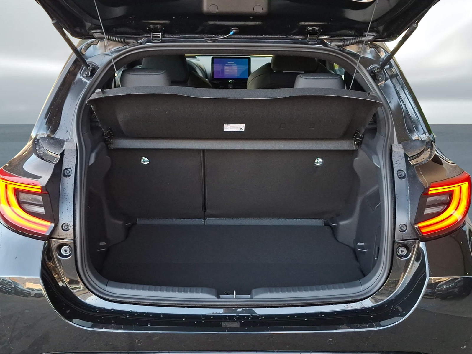 TOYOTA Yaris 1.5 Premium e-CVT - 13