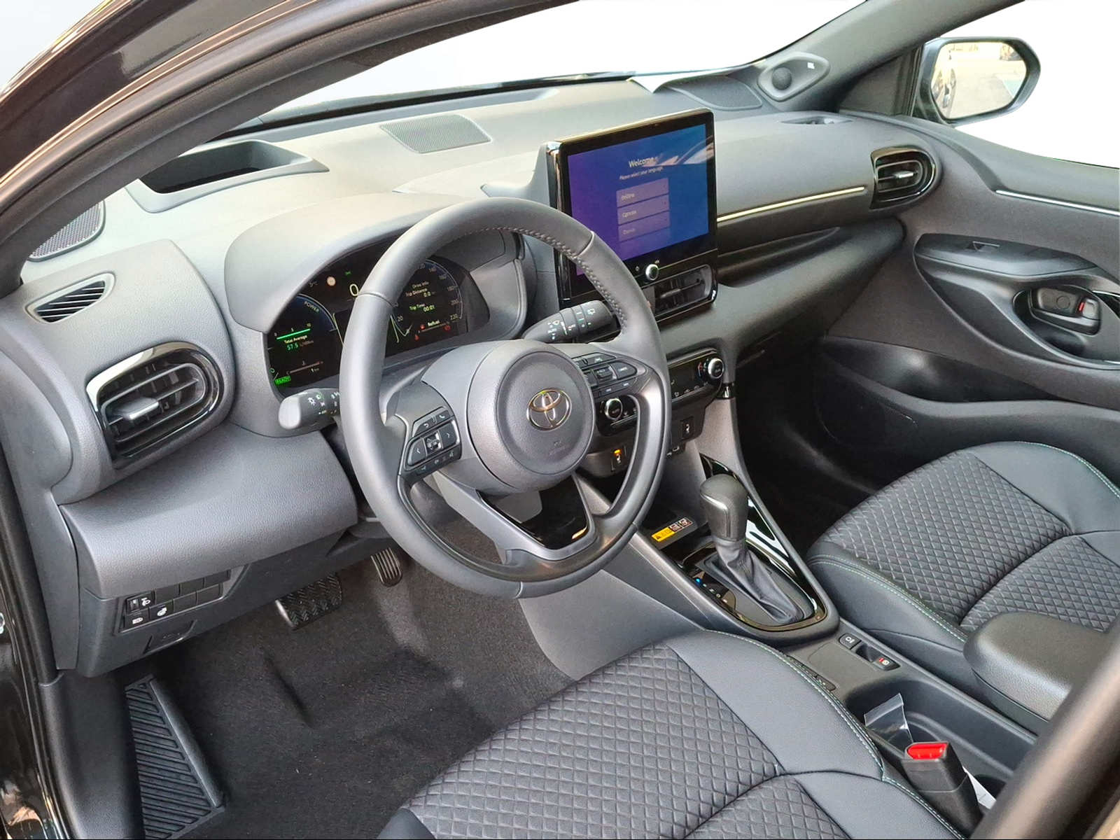 TOYOTA Yaris 1.5 Premium e-CVT - 10