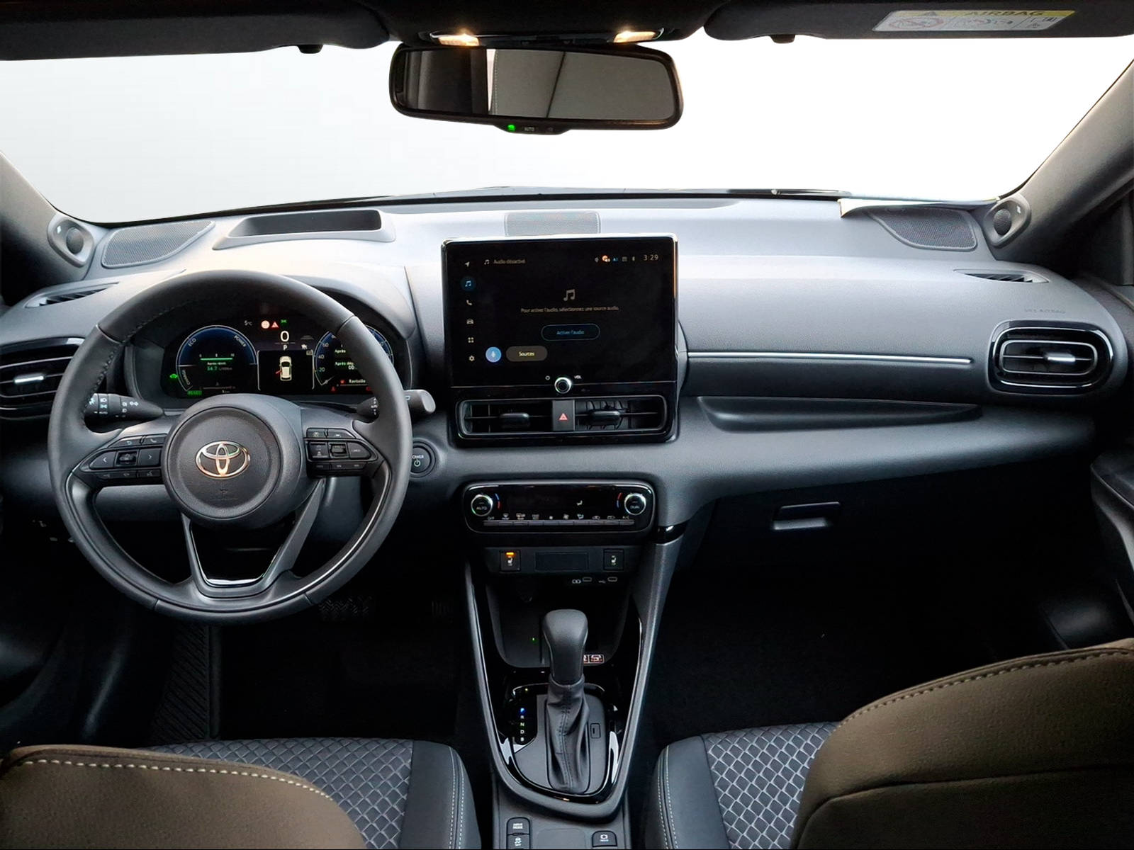 TOYOTA Yaris 1.5 Premium e-CVT - 9