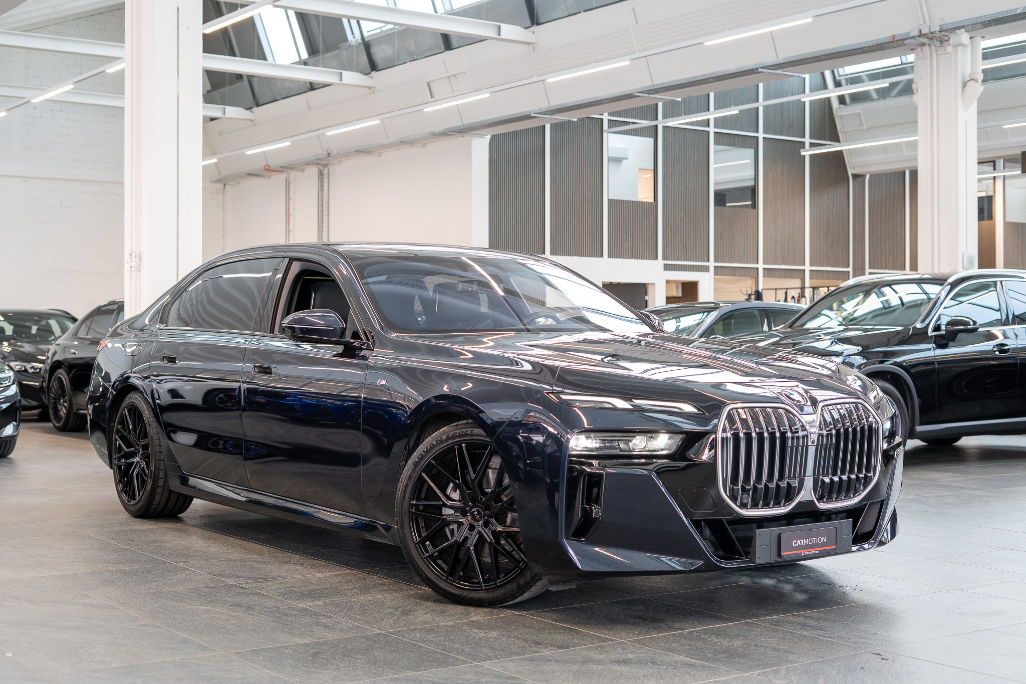 740d xDrive / / Theatre Screen / 360° Kamera / Bowers & Wilinks / Head-Up Display