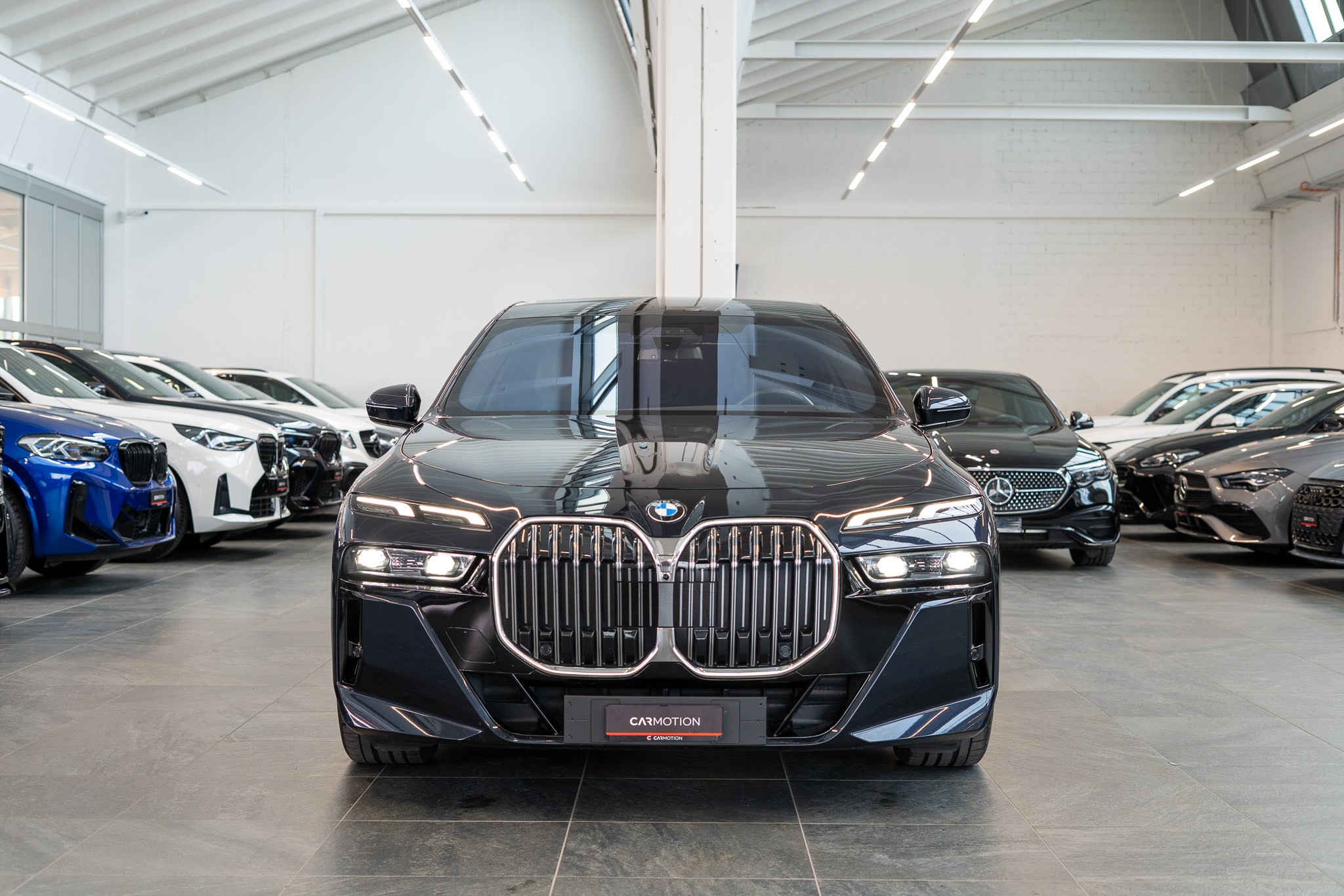 740d xDrive / / Theatre Screen / 360° Kamera / Bowers & Wilinks / Head-Up Display