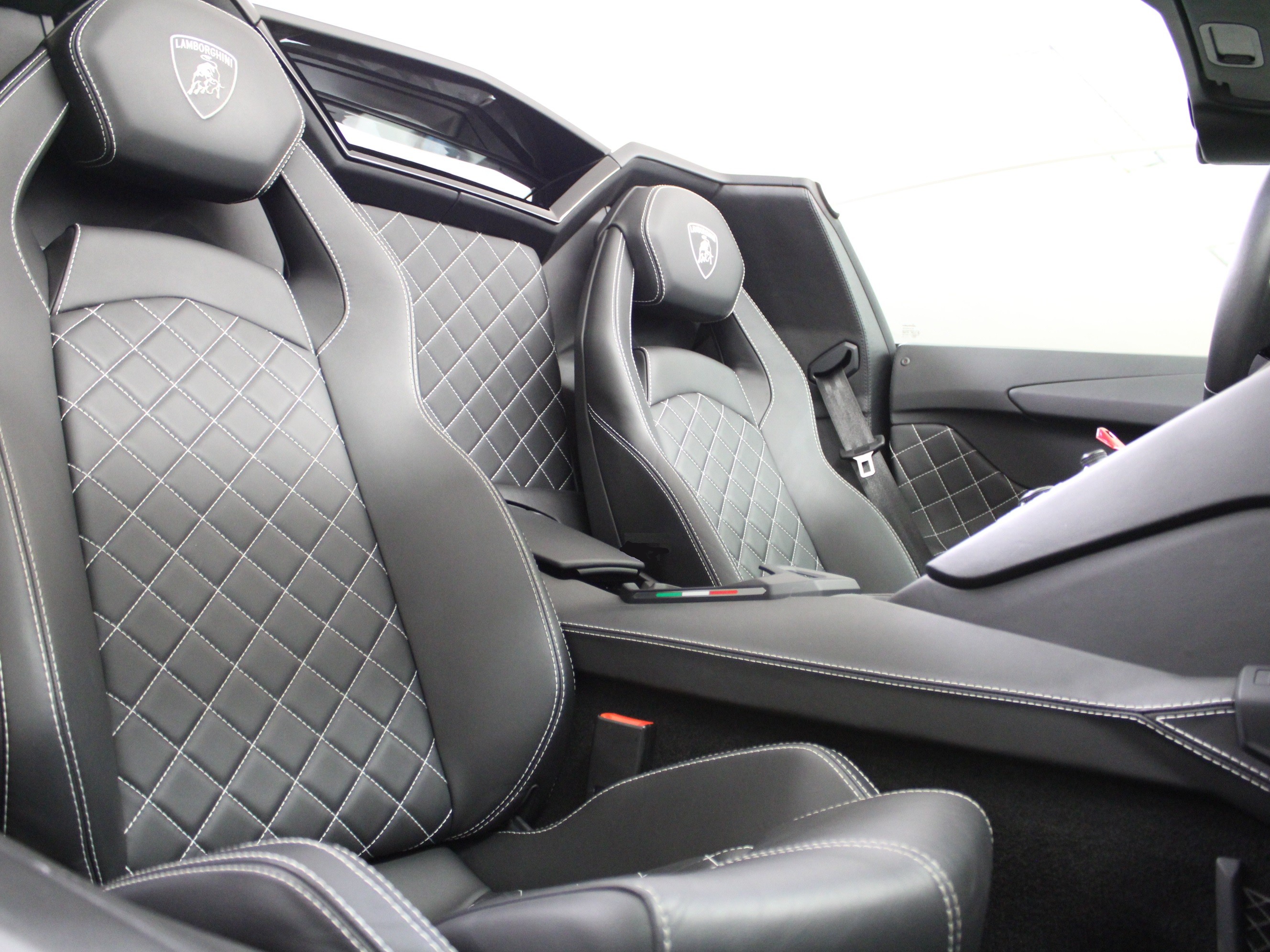 Aventador S LP740-4 Roadster E-Gear thumbnail n°6