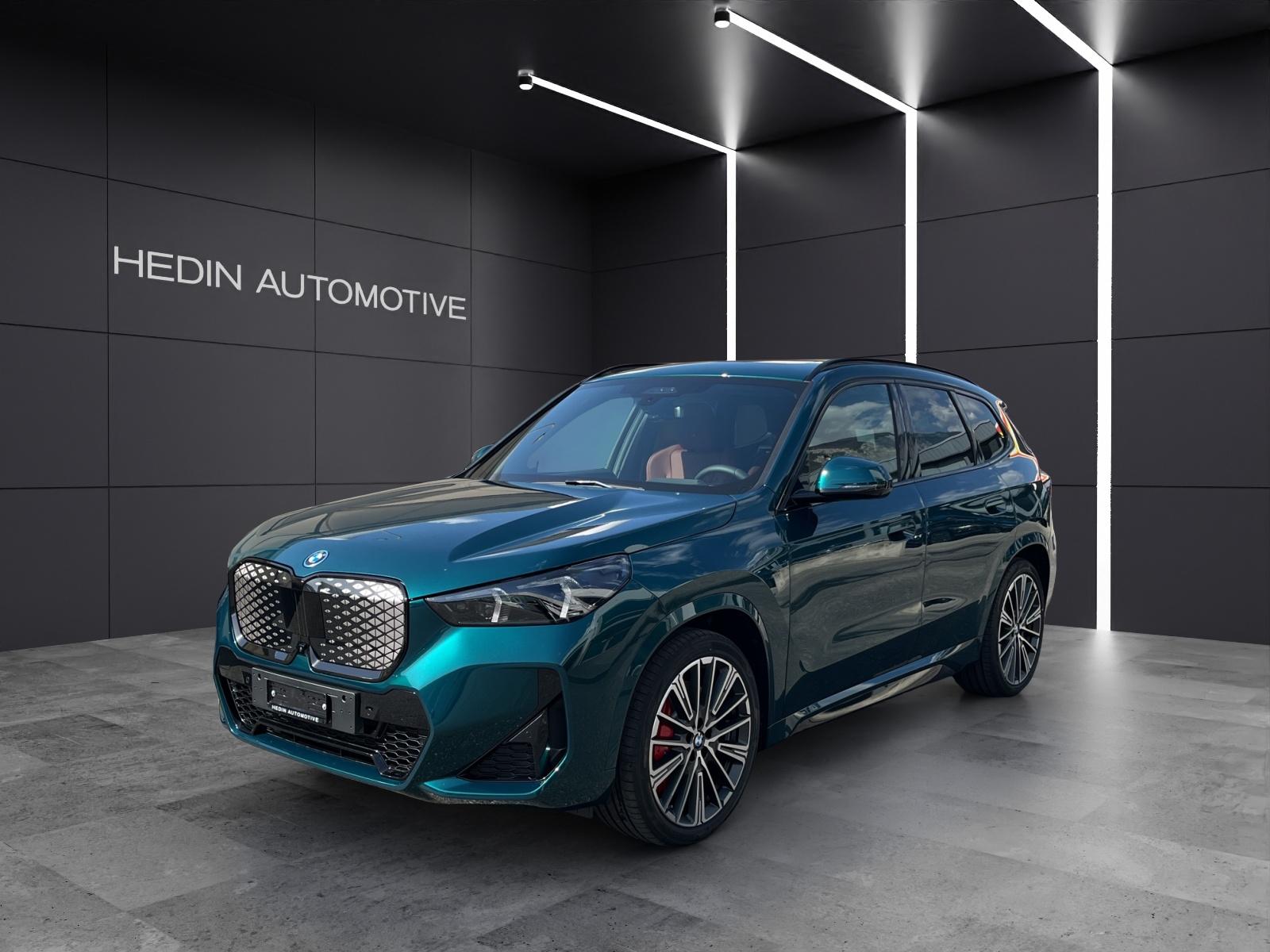 BMW iX1 30 xDrive SUV / Geländewagen