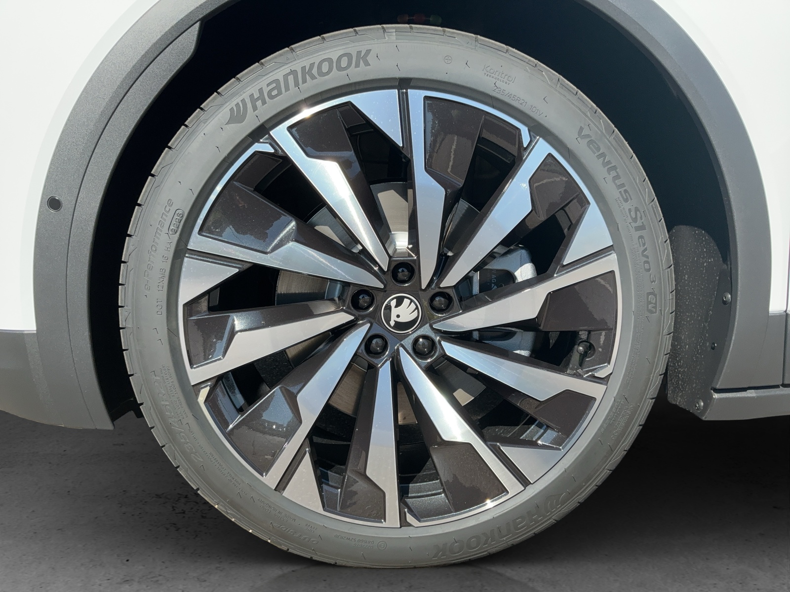 SKODA Elroq 85x Sportline 4x4 - 13