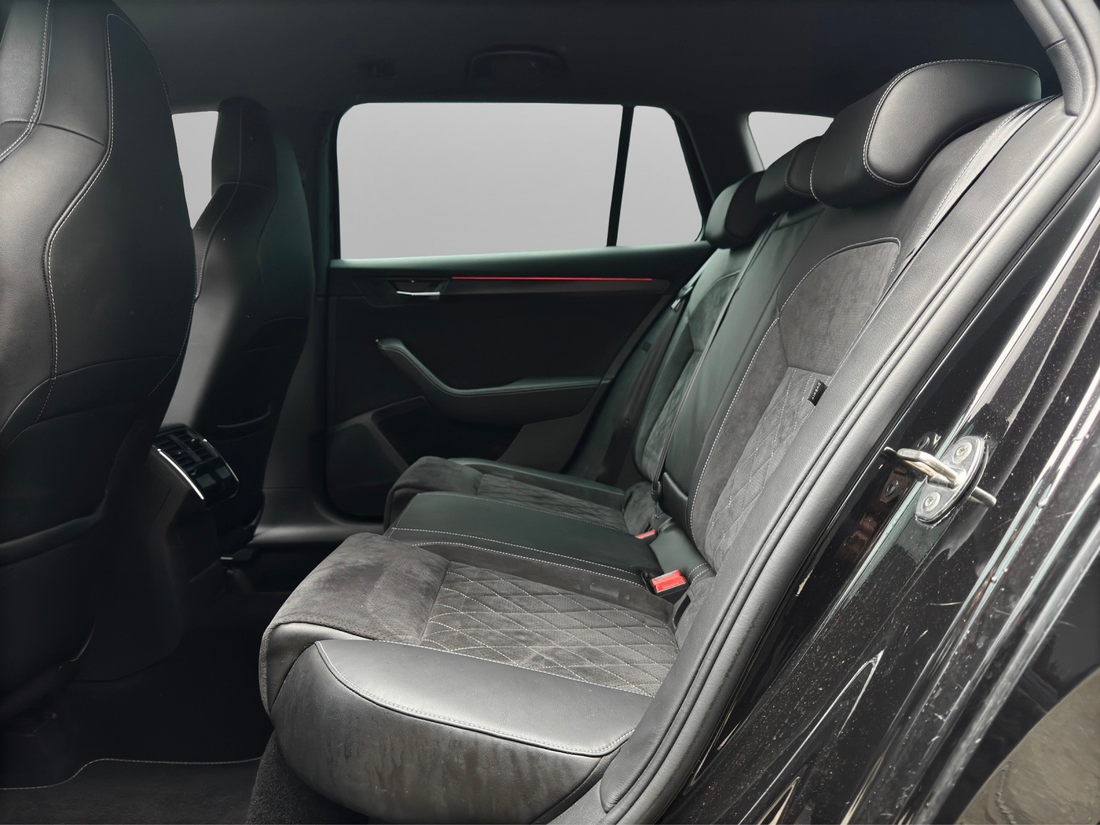 SKODA Superb 1.4 TSI Sport Line PHEV DSG - 11