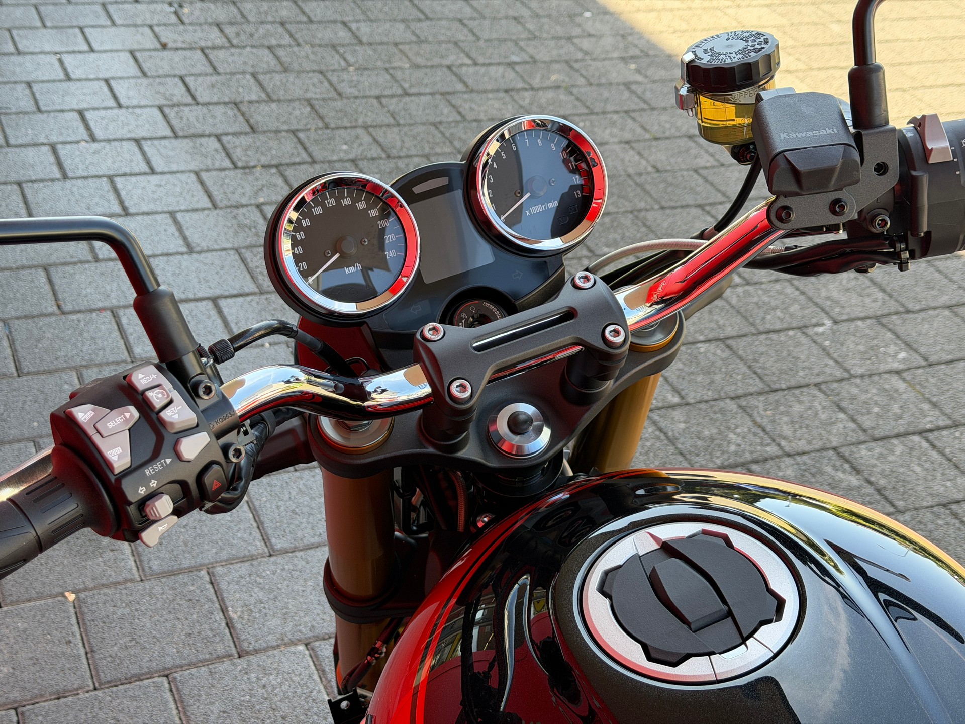 KAWASAKI Z 900 RS SE - 16