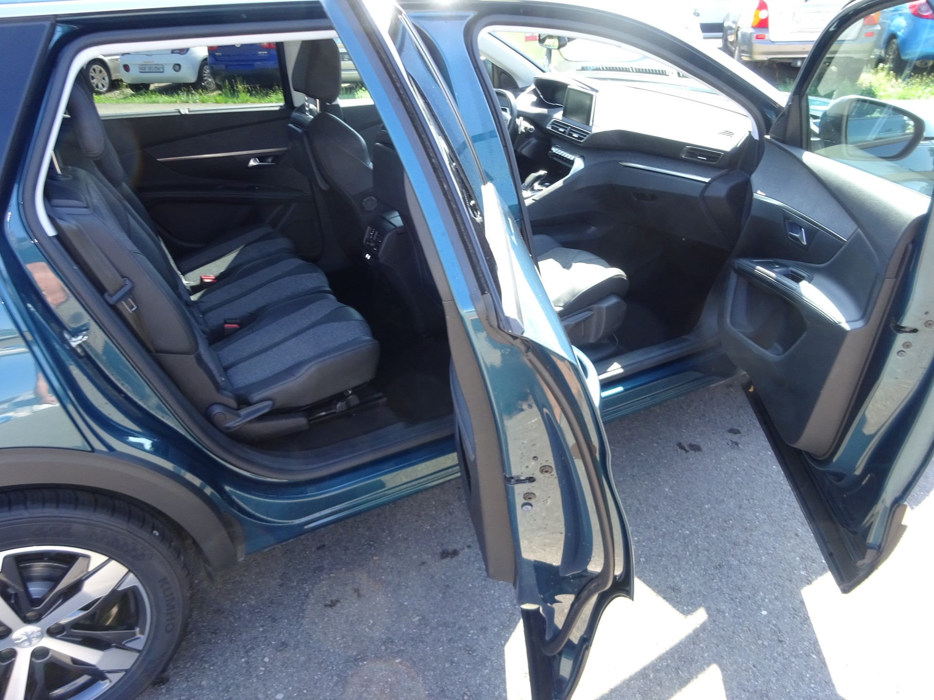 PEUGEOT 5008 1.2 Pure Tech Allure EAT8 - 5