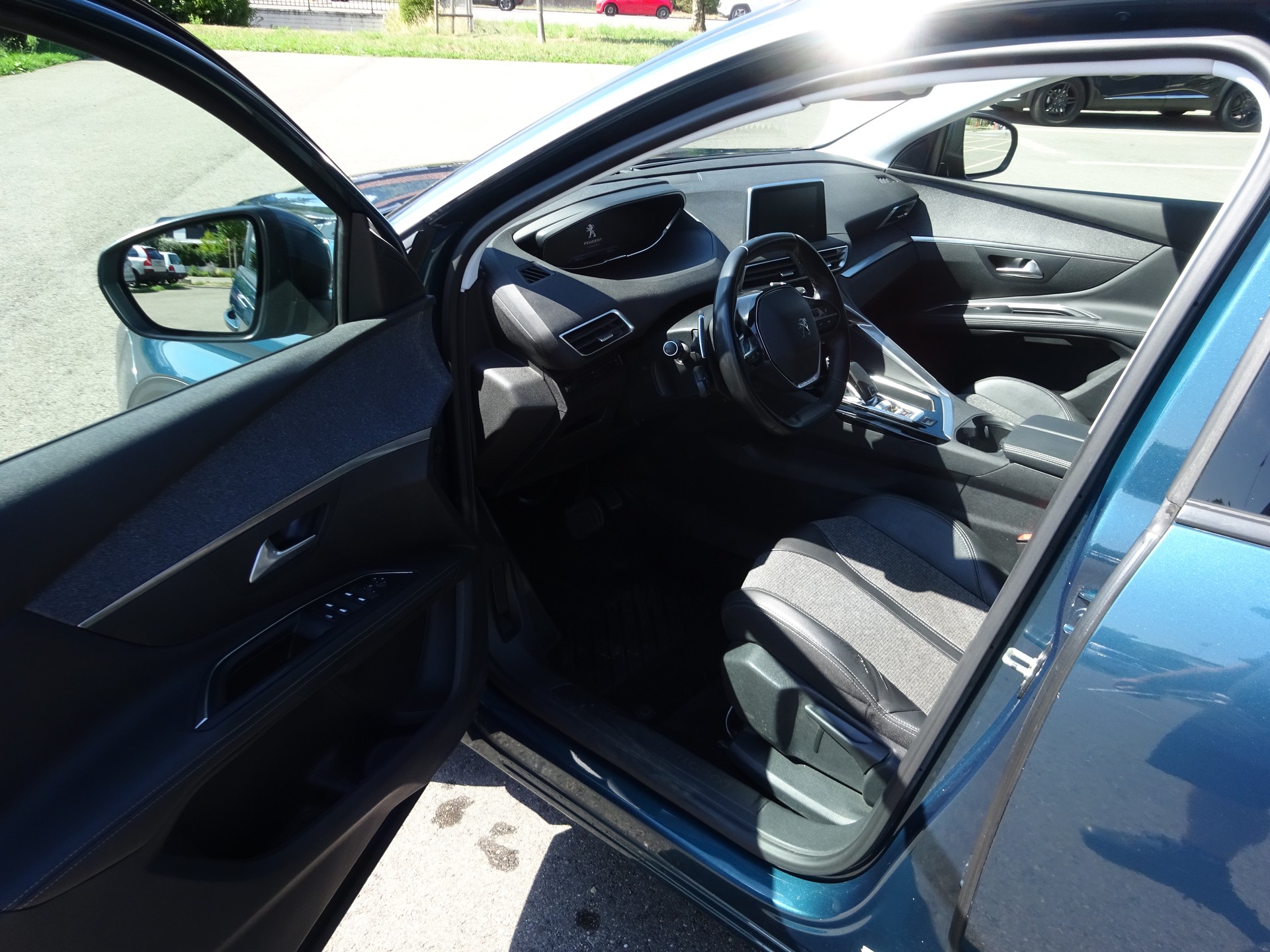 PEUGEOT 5008 1.2 Pure Tech Allure EAT8 - 9
