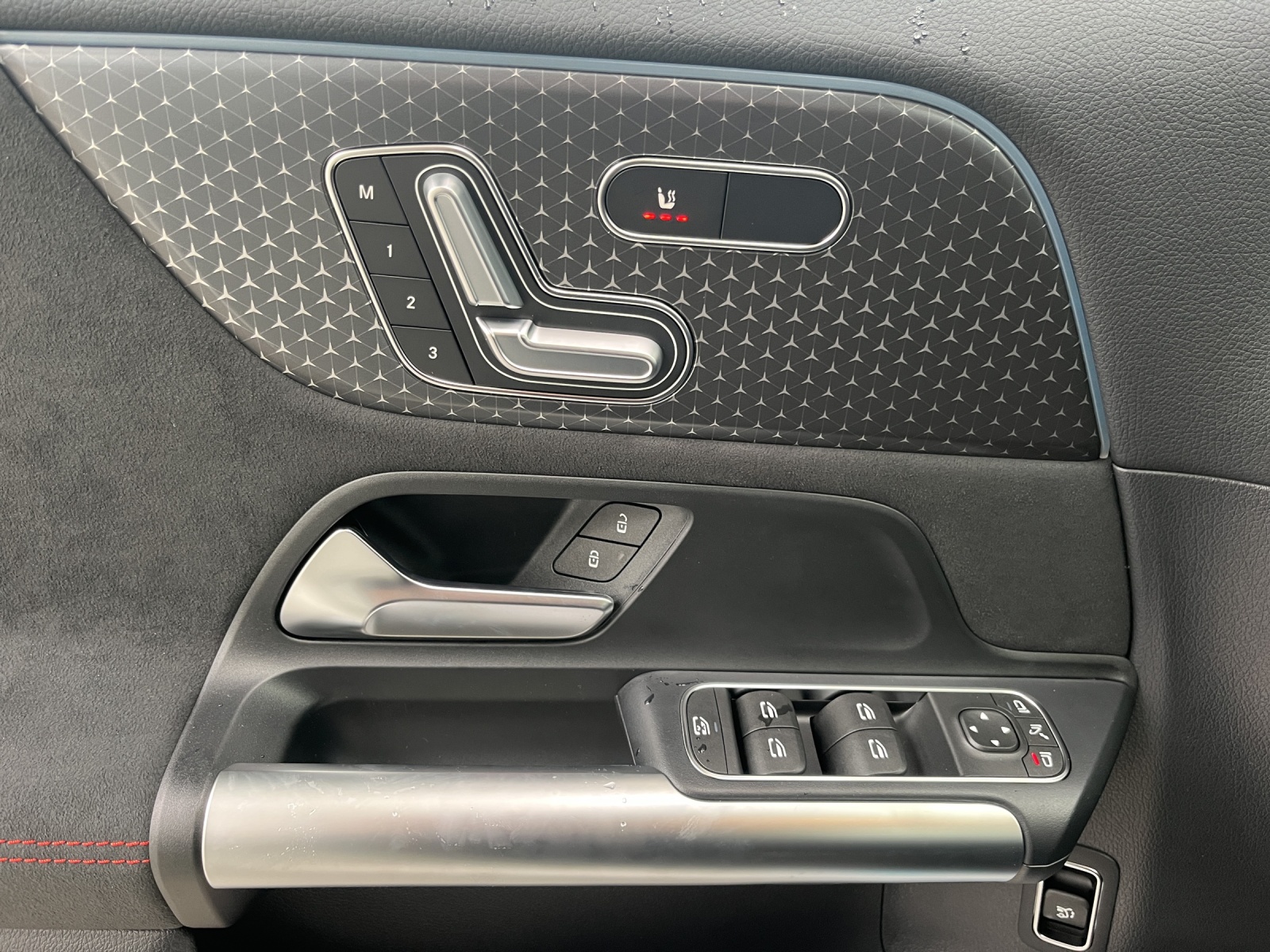 MERCEDES-BENZ EQA 250+ 70,5kWh - 15