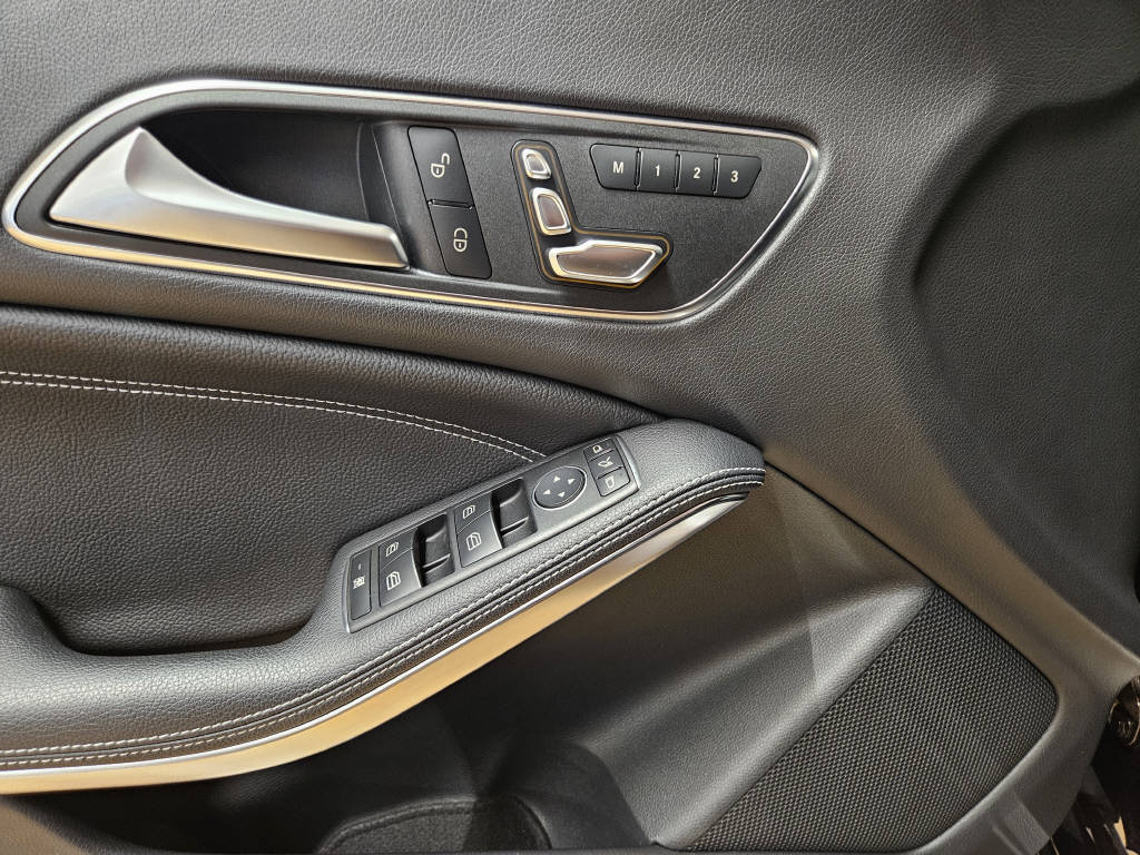 MERCEDES-BENZ CLA 180 Urban Shooting Brake - 9
