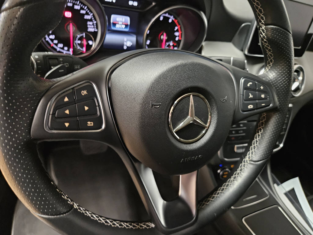 MERCEDES-BENZ CLA 180 Urban Shooting Brake - 8