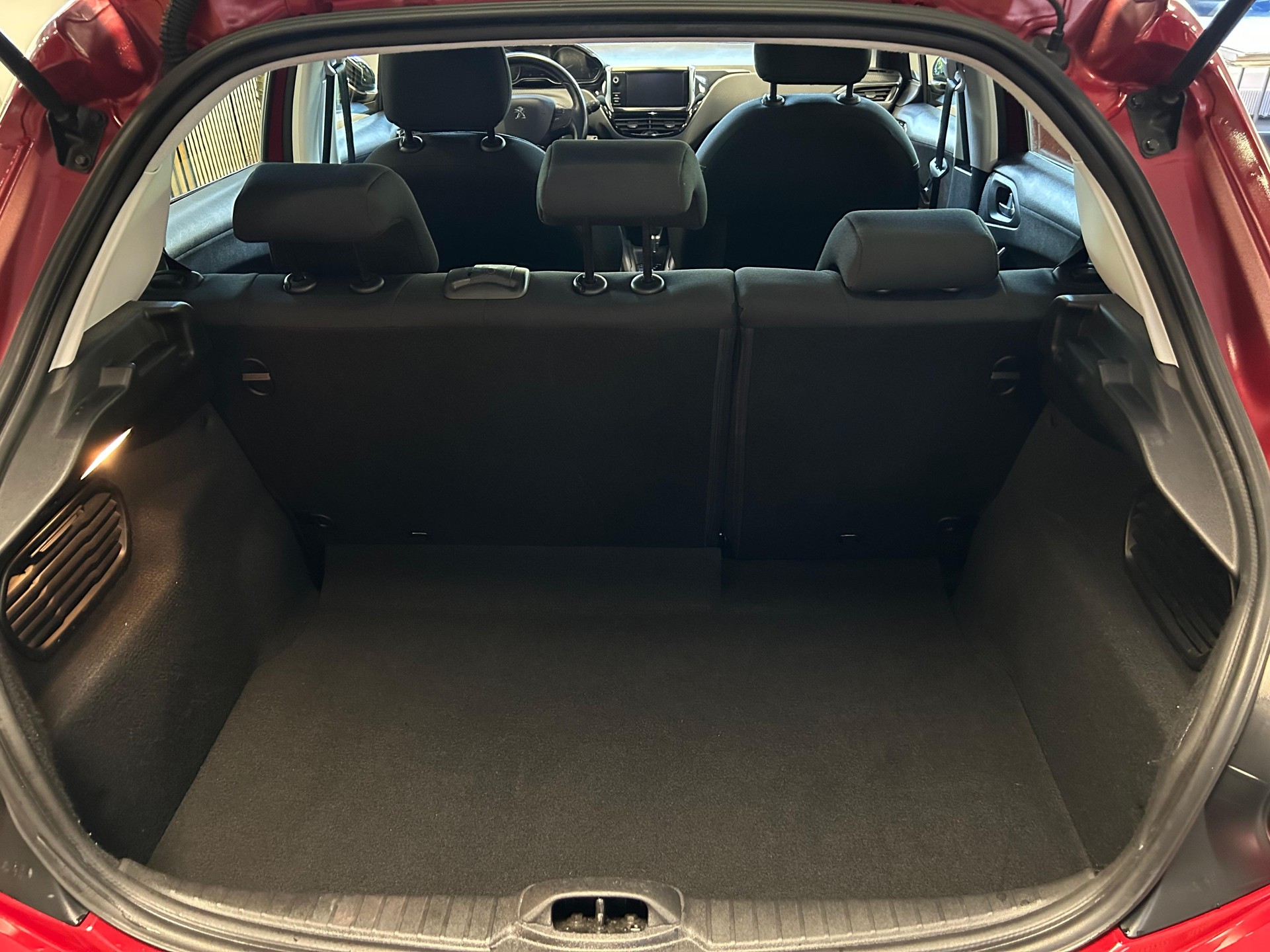 PEUGEOT 208 1.2 PureTech Allure S/S AUTOMATIQUE - 19