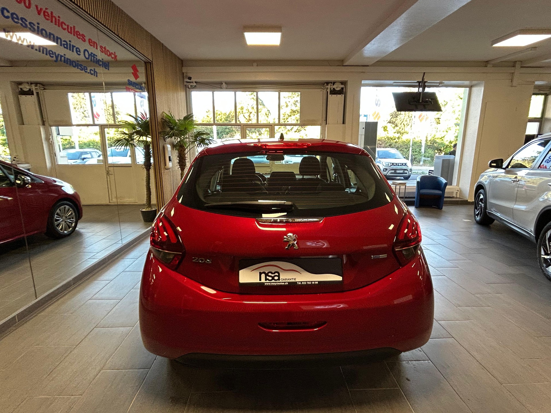 PEUGEOT 208 1.2 PureTech Allure S/S AUTOMATIQUE - 6