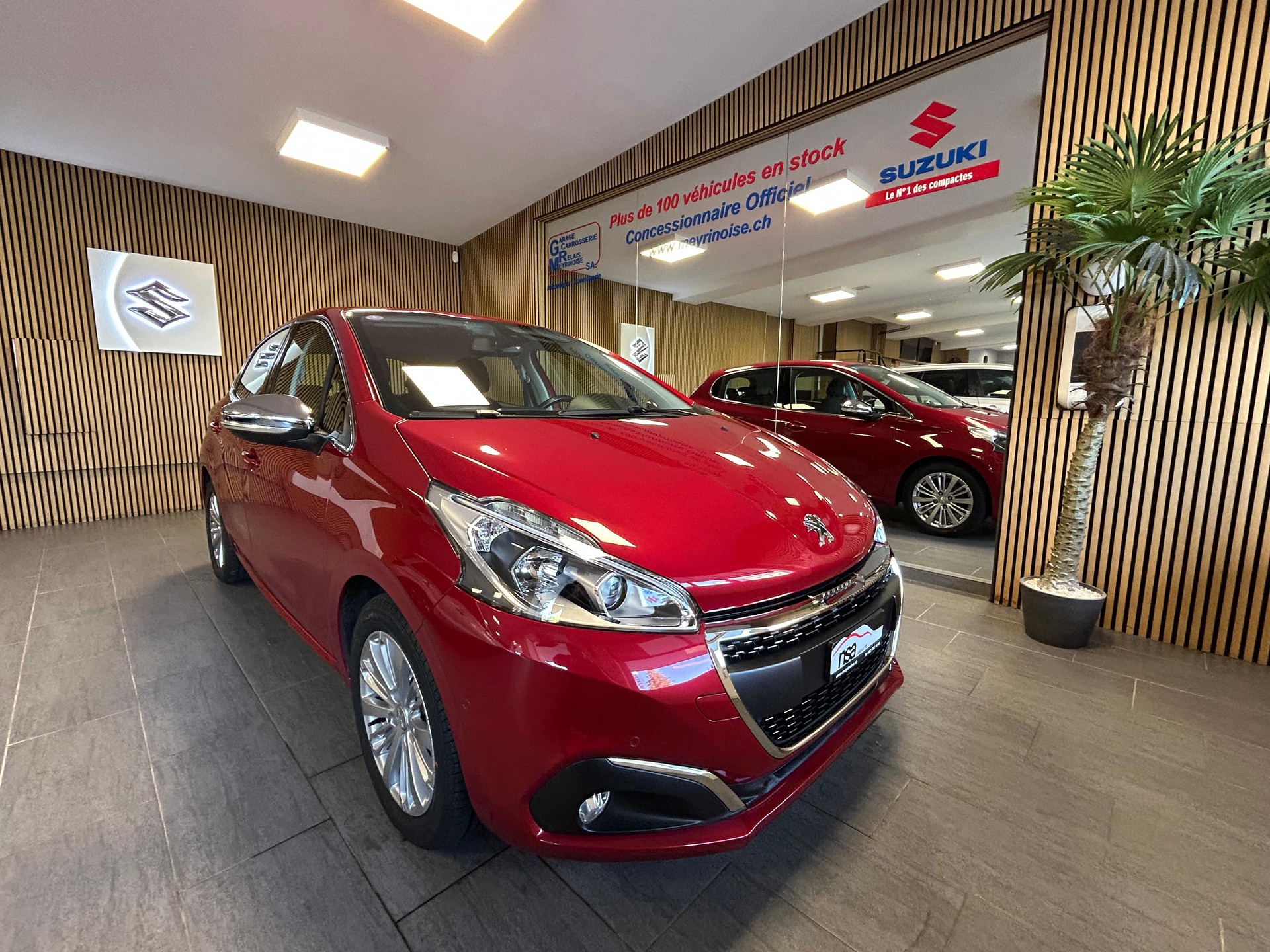 PEUGEOT 208 1.2 PureTech Allure S/S AUTOMATIQUE - 2