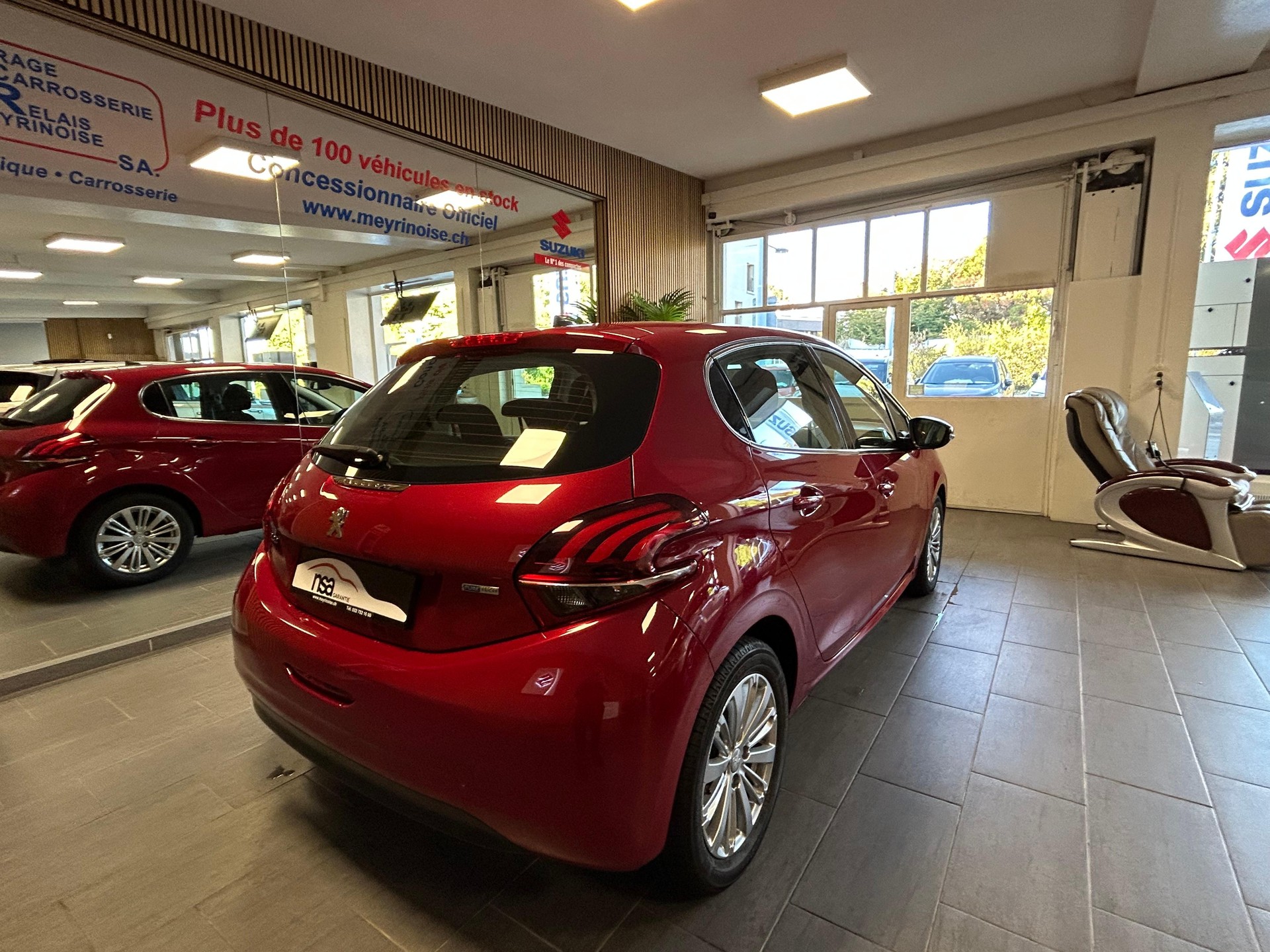 PEUGEOT 208 1.2 PureTech Allure S/S AUTOMATIQUE - 7